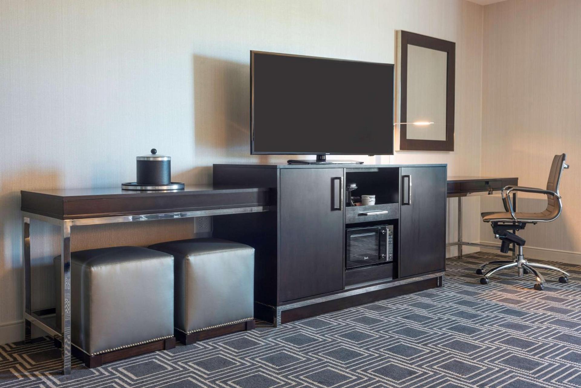 Hampton Inn & Suites Bridgewater, NJ photo 38
