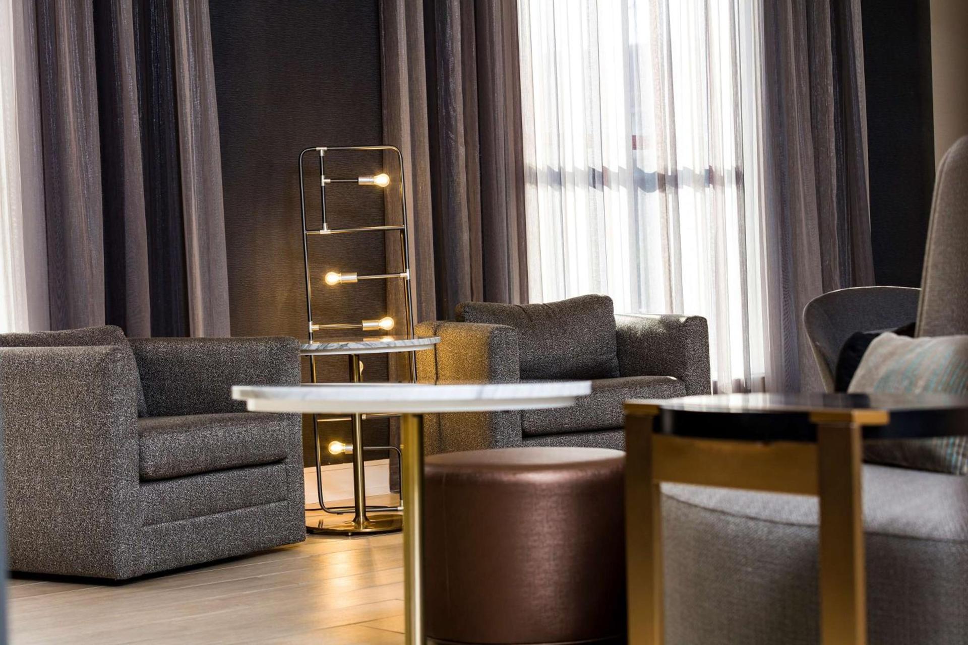DoubleTree by Hilton Boston Logan Airport Chelsea photo 4