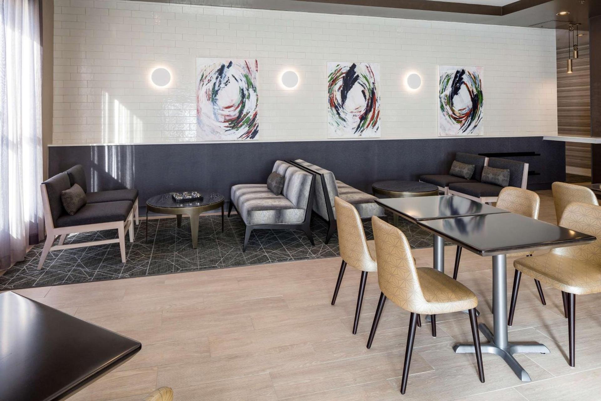 DoubleTree by Hilton Boston Logan Airport Chelsea photo 5