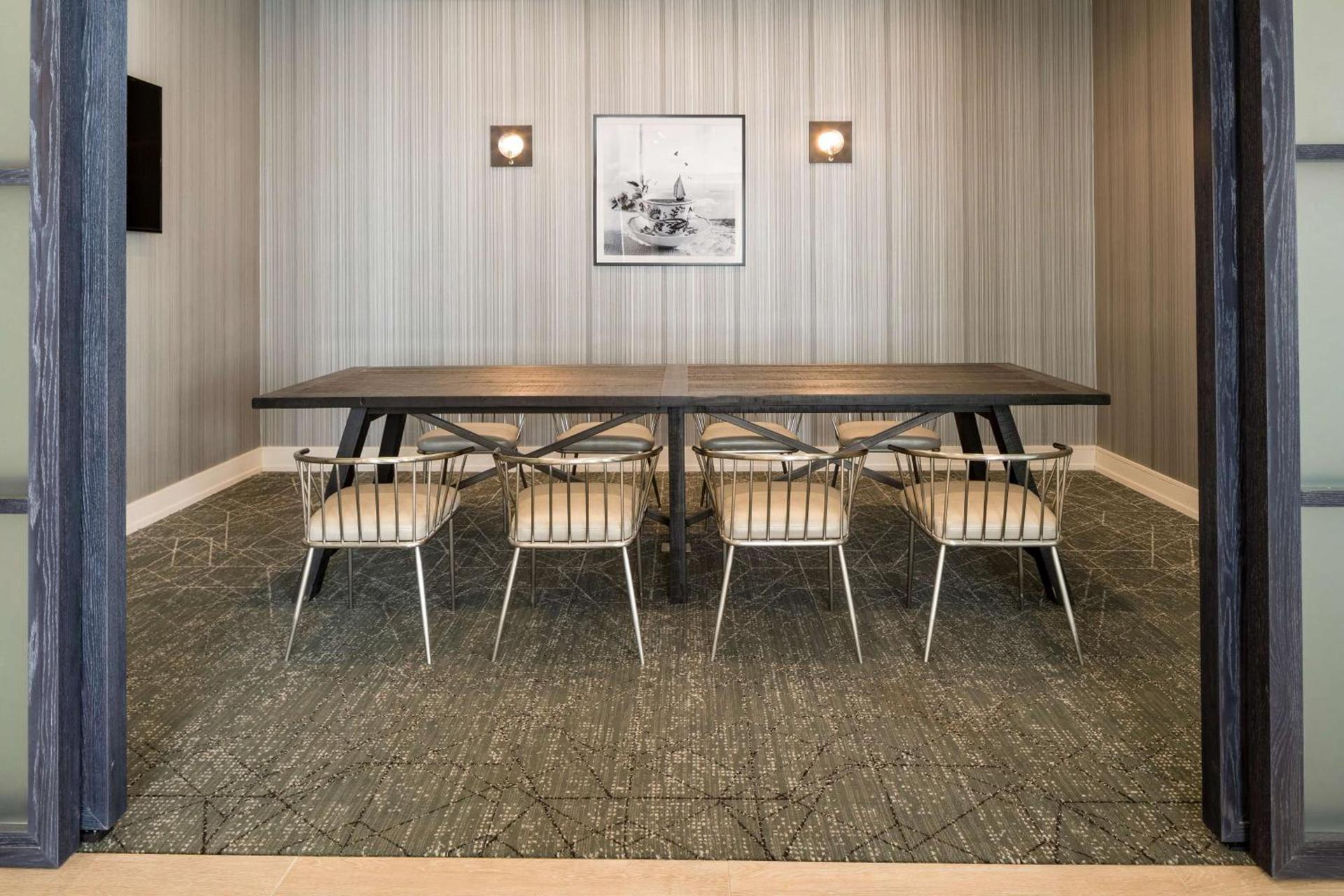 DoubleTree by Hilton Boston Logan Airport Chelsea photo 8