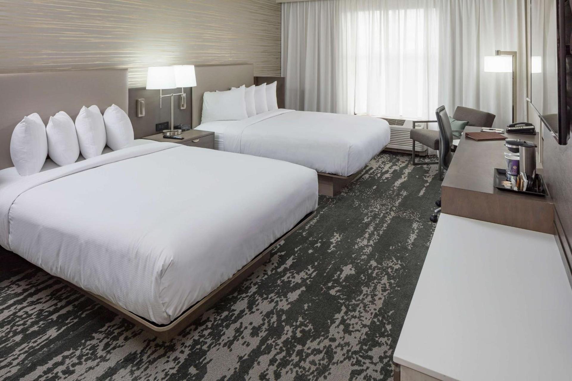 DoubleTree by Hilton Boston Logan Airport Chelsea photo 18