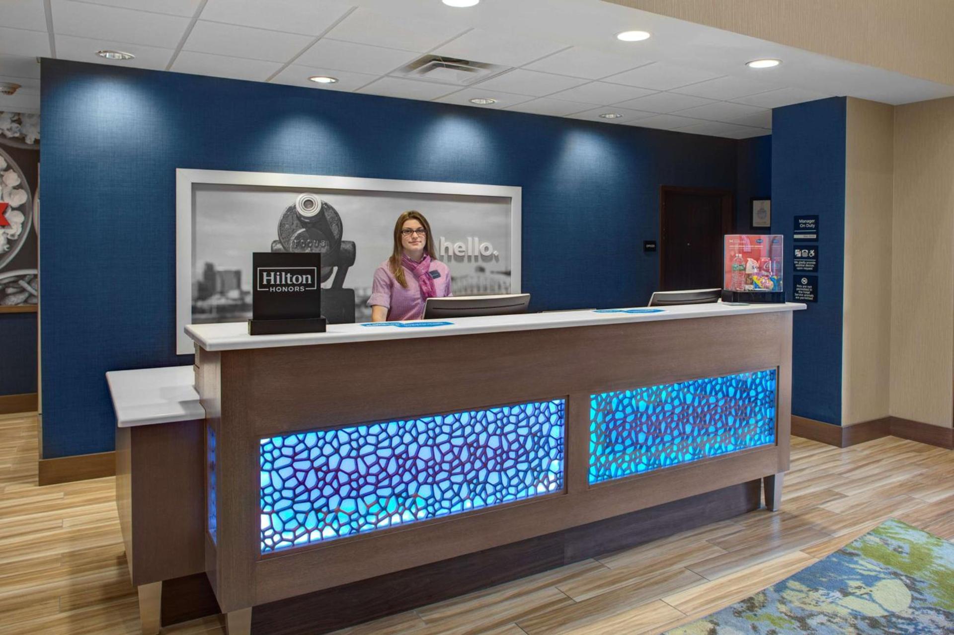 Hampton Inn & Suites Syracuse North Airport Area photo 3