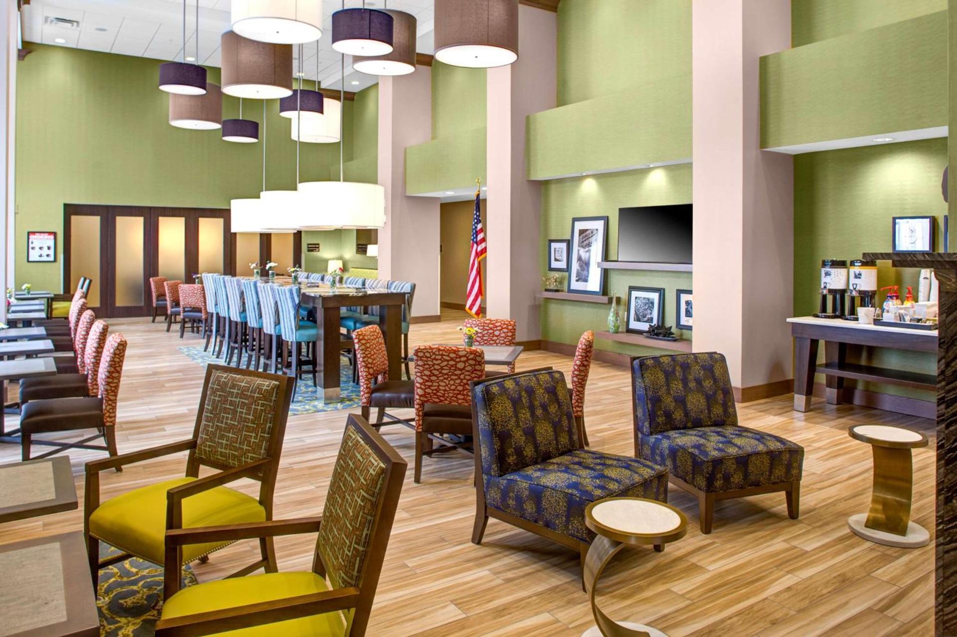 Hampton Inn & Suites Syracuse North Airport Area photo 7