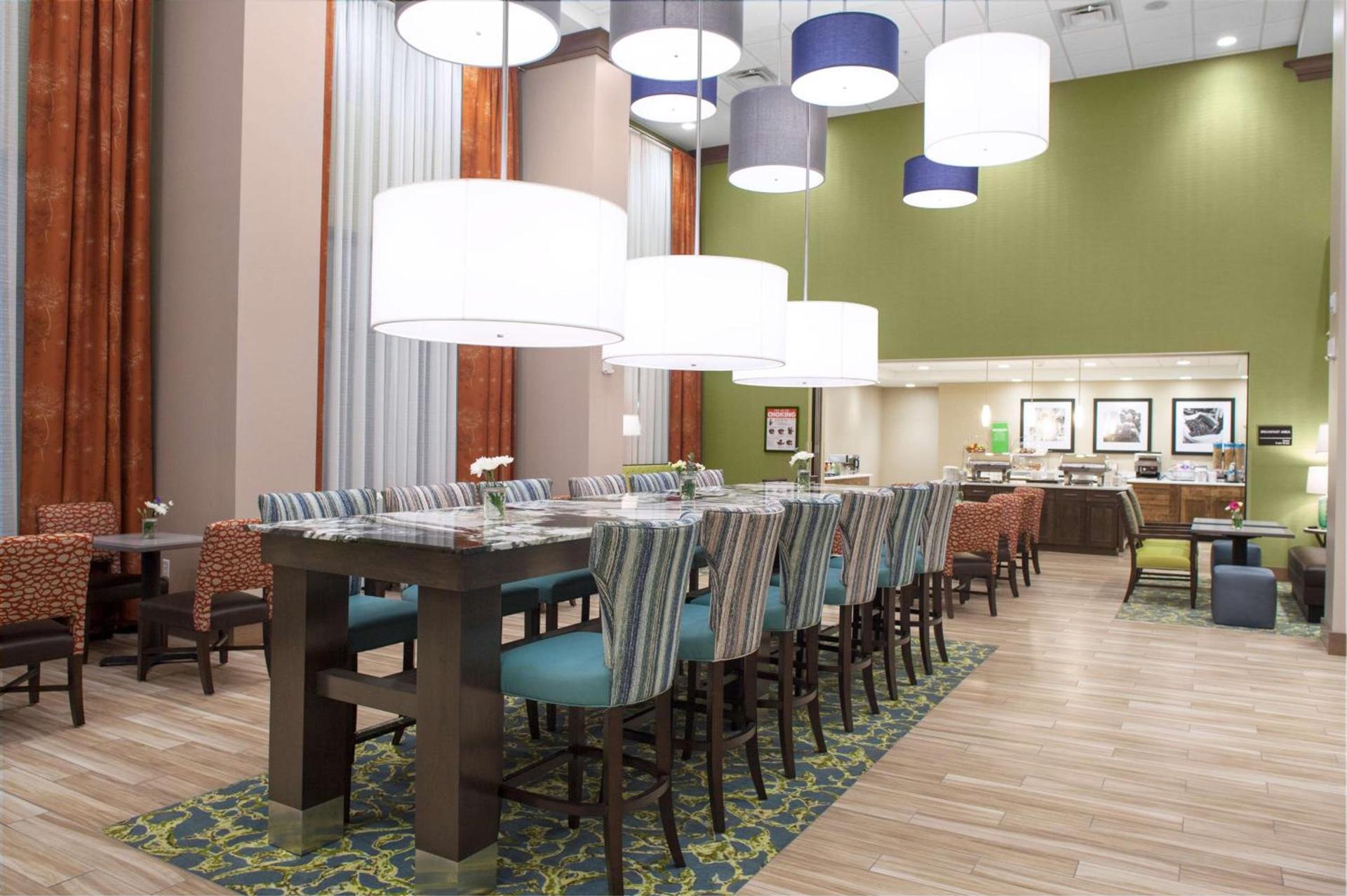 Hampton Inn & Suites Syracuse North Airport Area photo 11