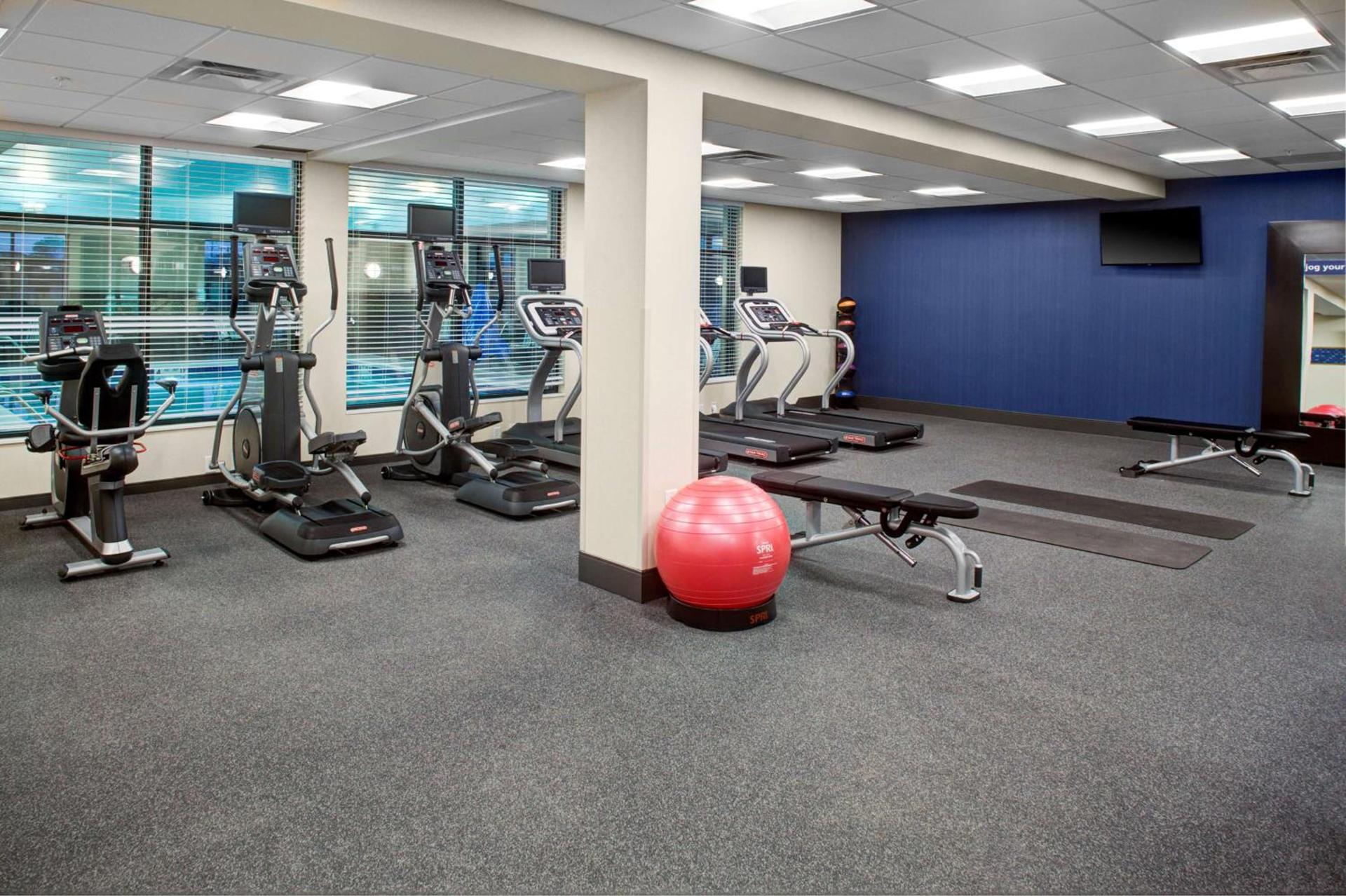 Hampton Inn & Suites Syracuse North Airport Area photo 12