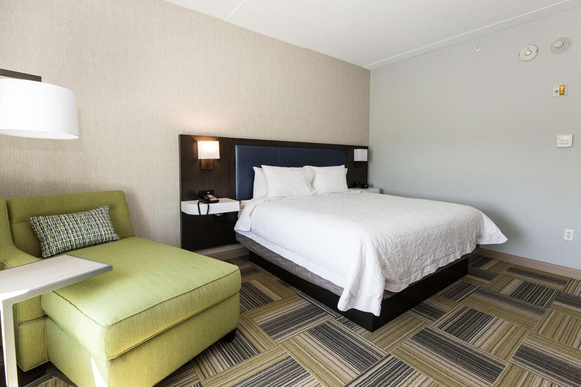 Hampton Inn & Suites Syracuse North Airport Area photo 14