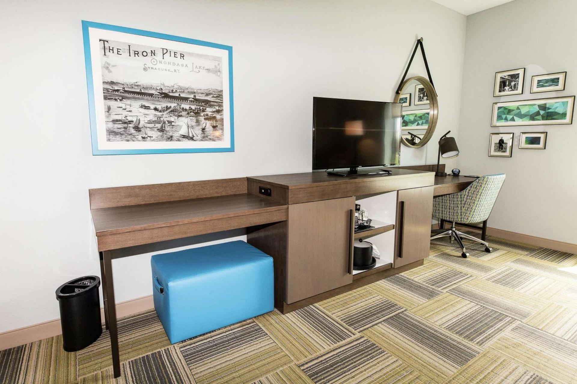 Hampton Inn & Suites Syracuse North Airport Area photo 17