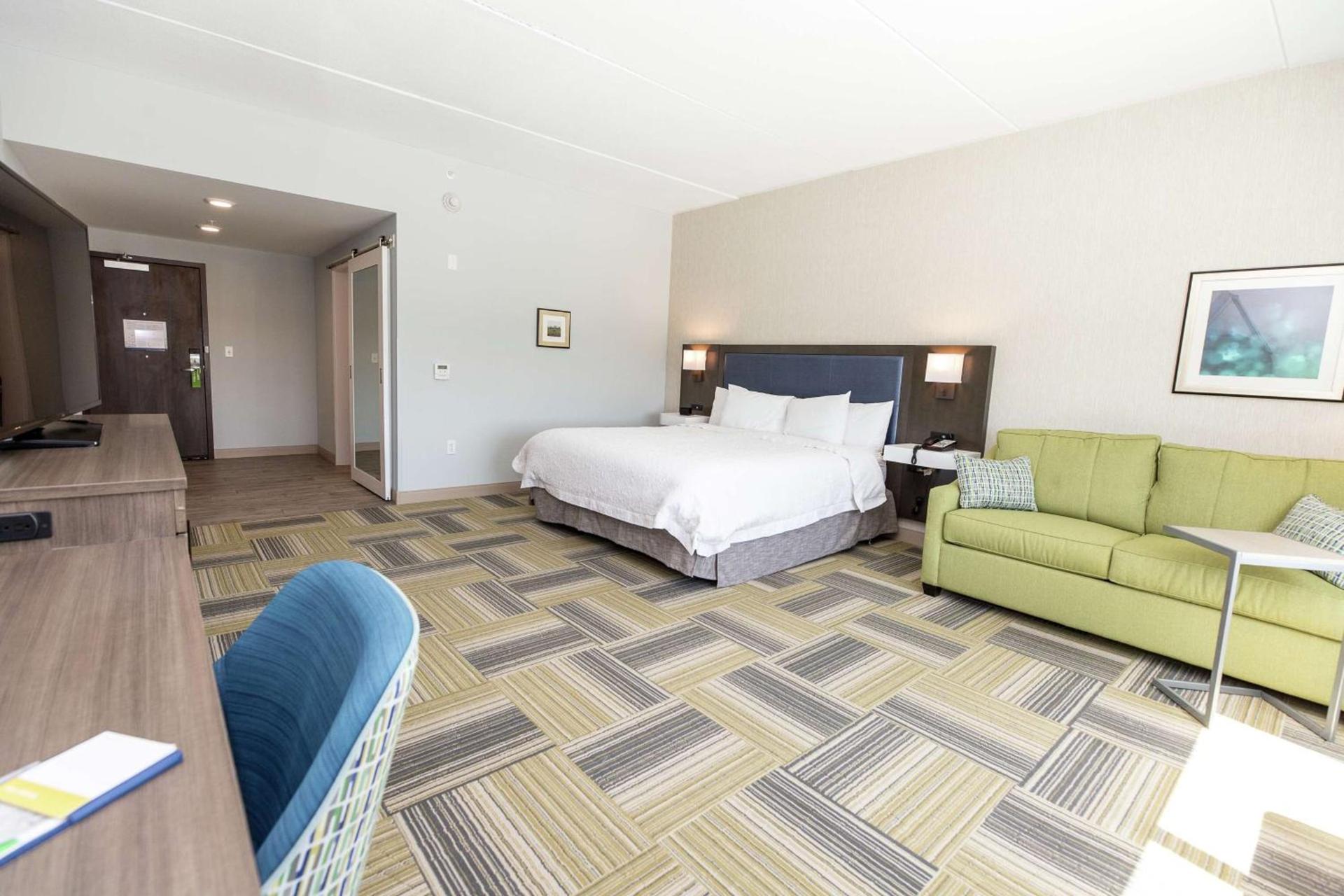 Hampton Inn & Suites Syracuse North Airport Area photo 16