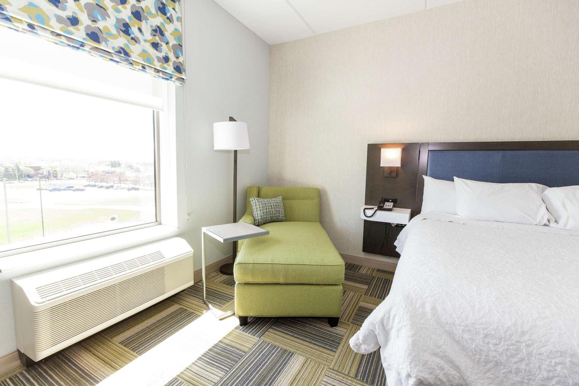 Hampton Inn & Suites Syracuse North Airport Area photo 18