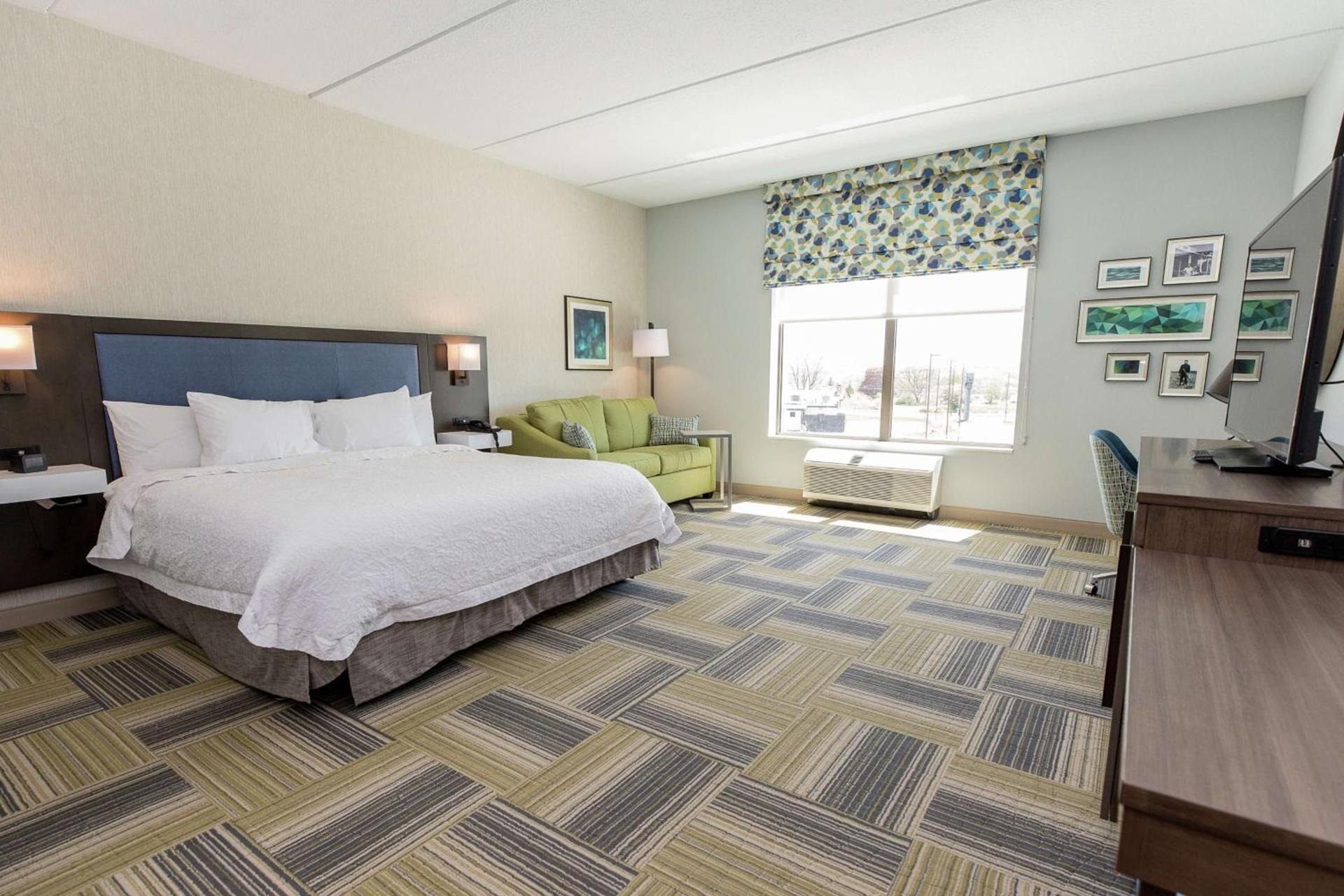 Hampton Inn & Suites Syracuse North Airport Area photo 19