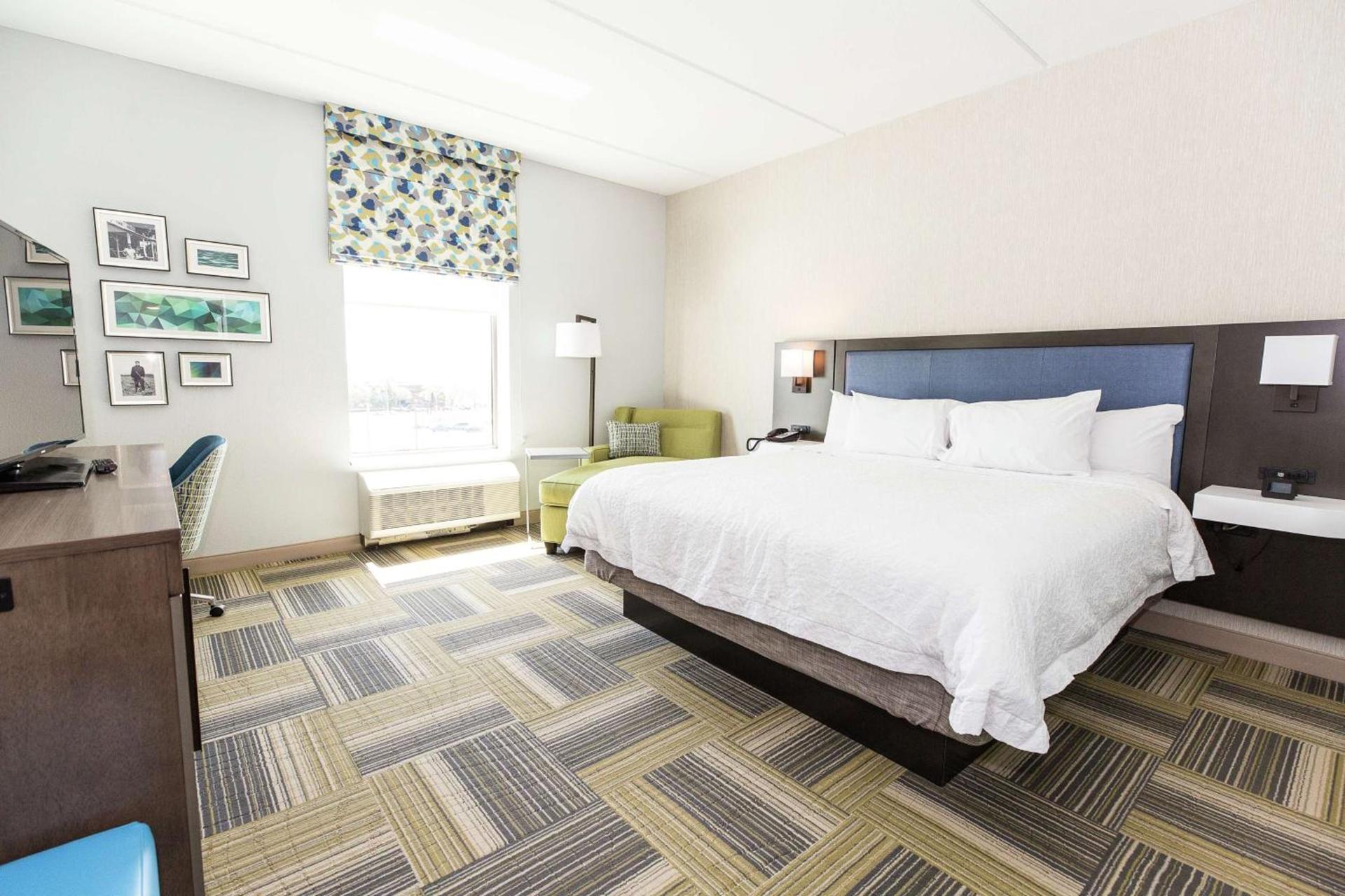 Hampton Inn & Suites Syracuse North Airport Area photo 27