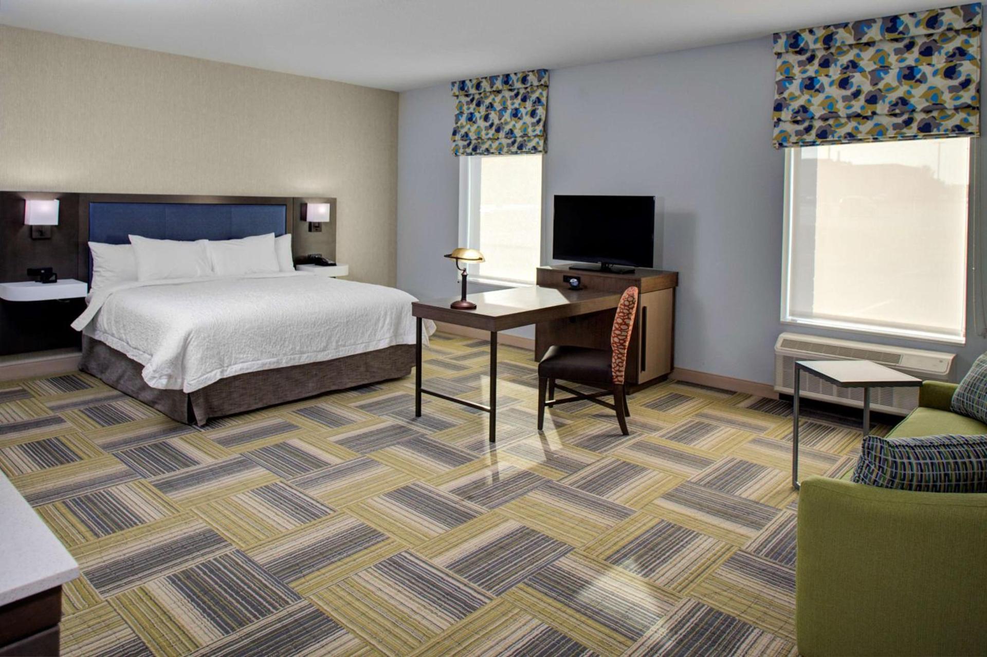 Hampton Inn & Suites Syracuse North Airport Area photo 29