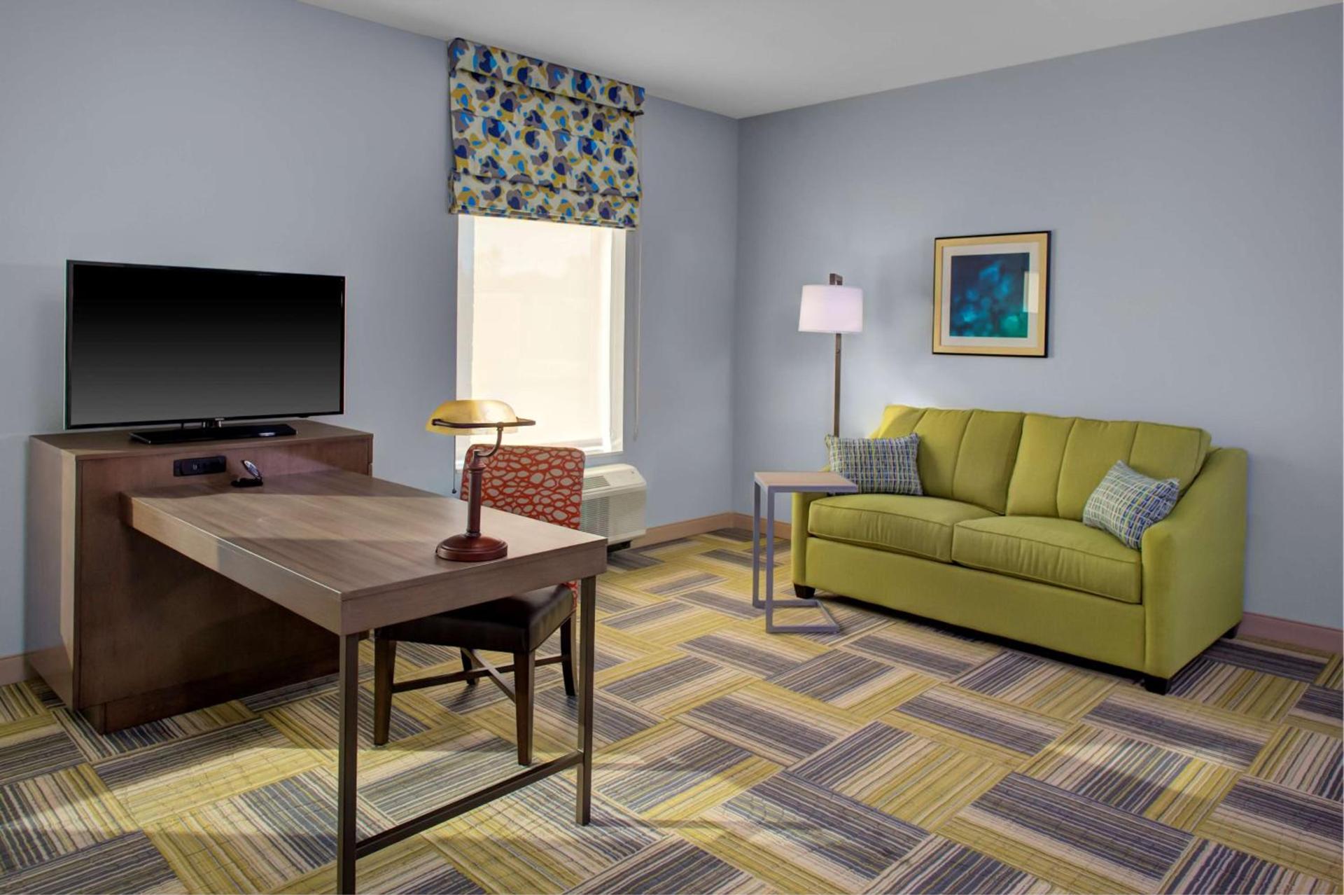 Hampton Inn & Suites Syracuse North Airport Area photo 31