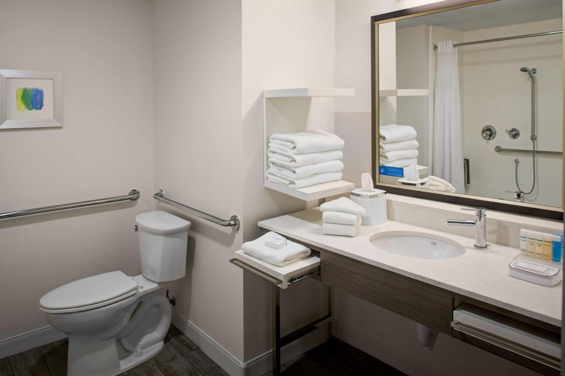 Hampton Inn & Suites Syracuse North Airport Area photo 33