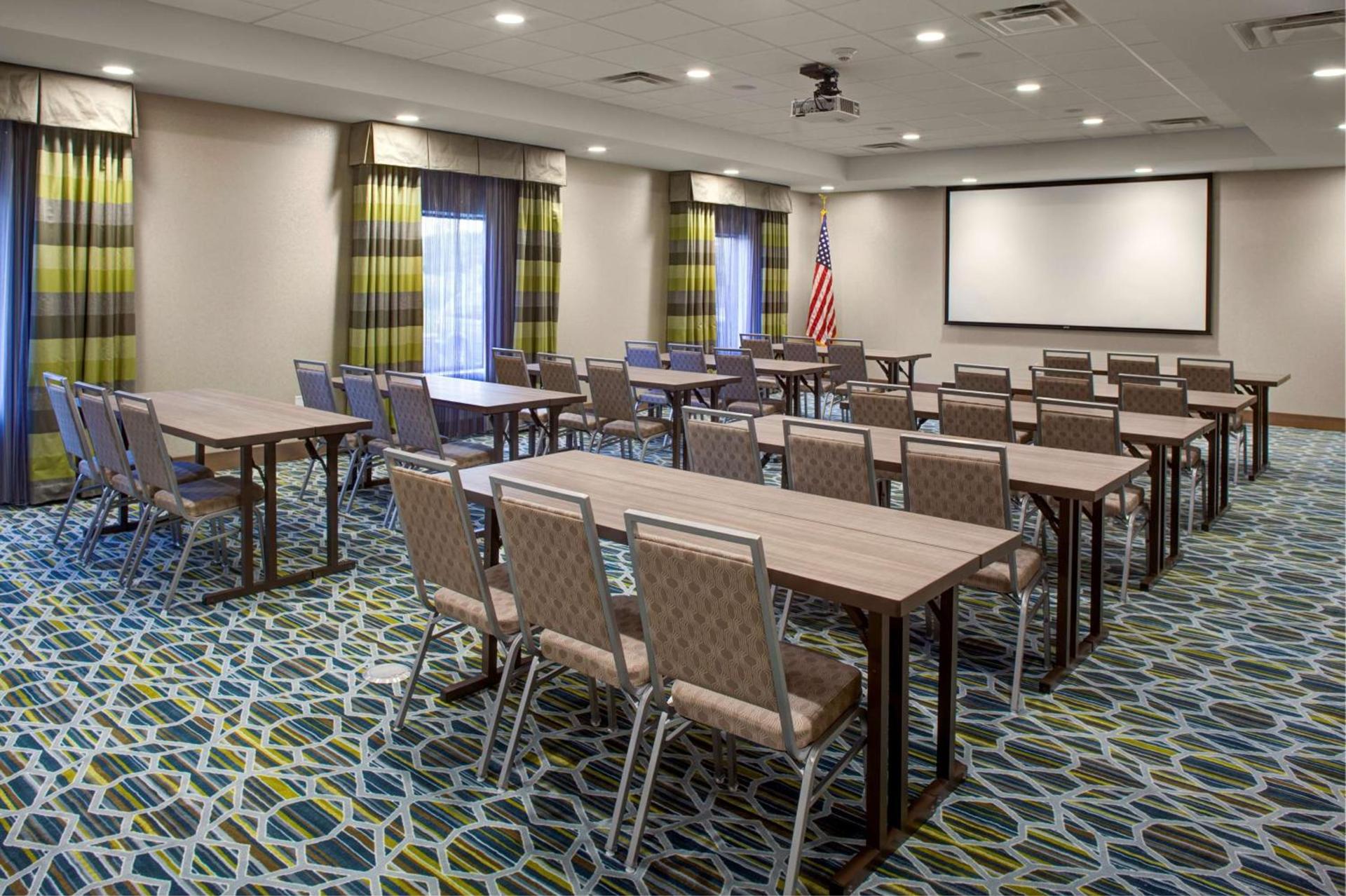 Hampton Inn & Suites Syracuse North Airport Area photo 37