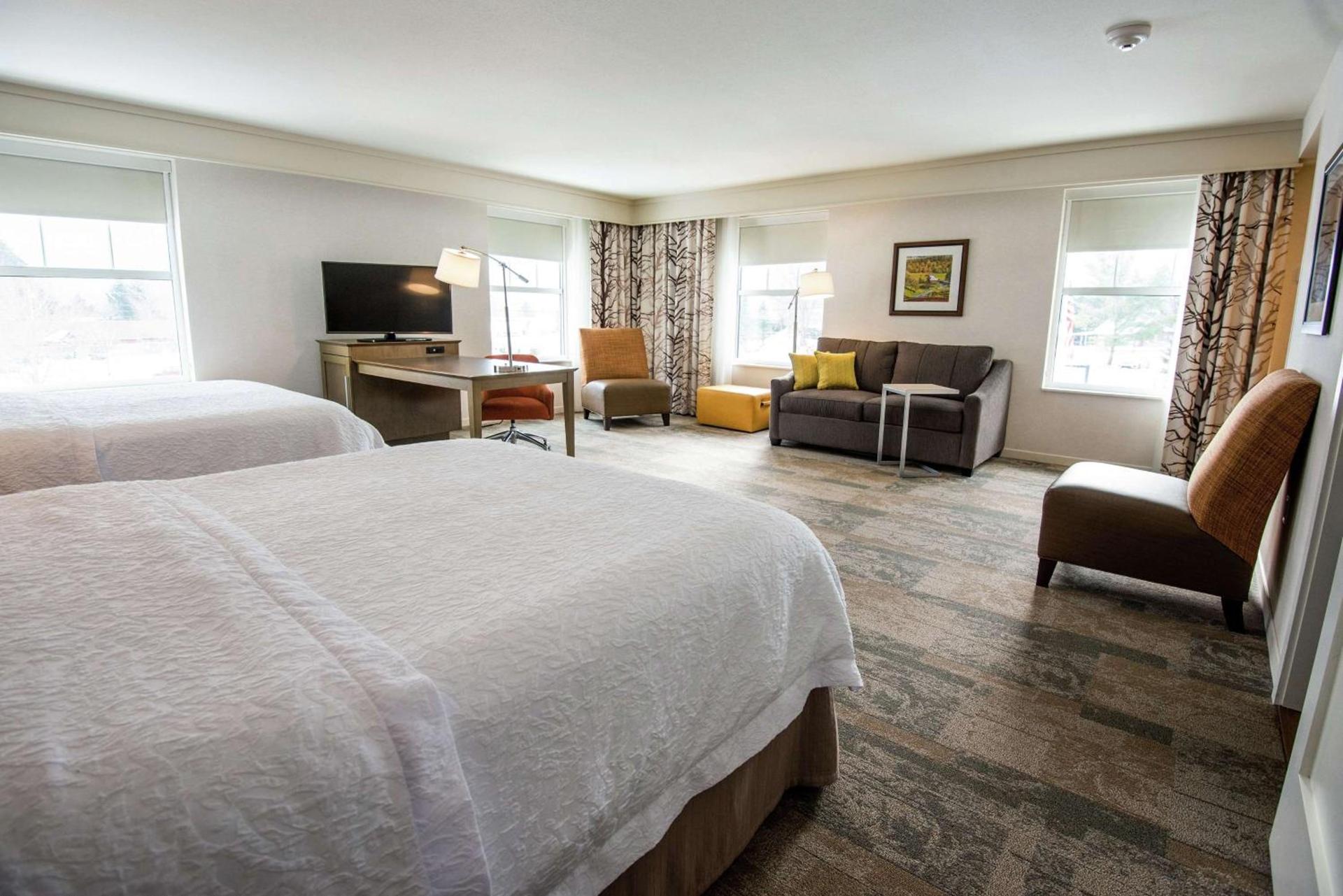 Hampton Inn & Suites Manchester, Vt photo 11