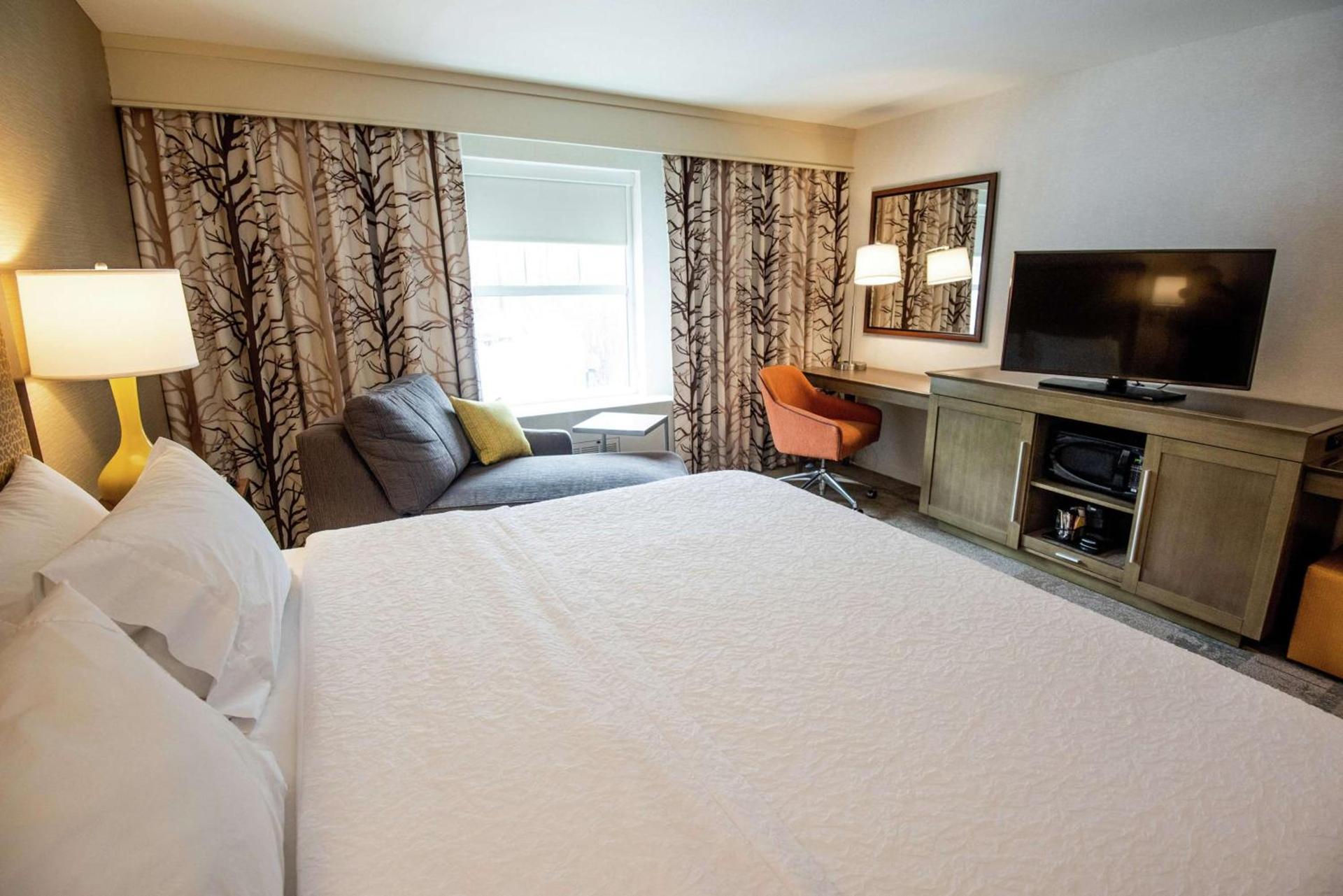 Hampton Inn & Suites Manchester, Vt photo 18