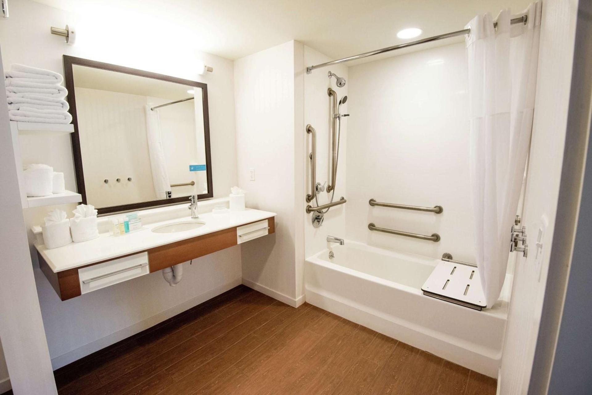 Hampton Inn & Suites Manchester, Vt photo 21