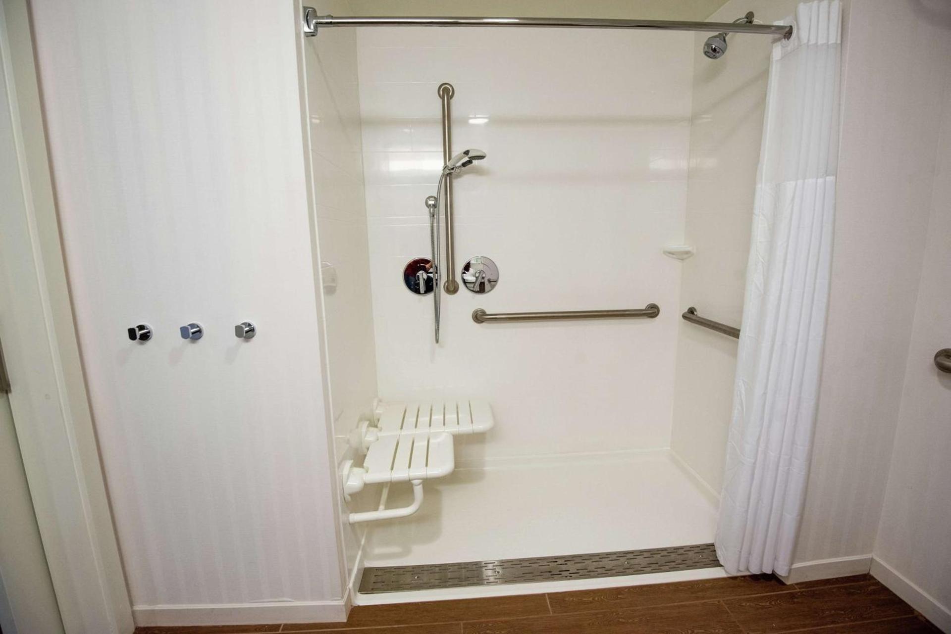 Hampton Inn & Suites Manchester, Vt photo 30
