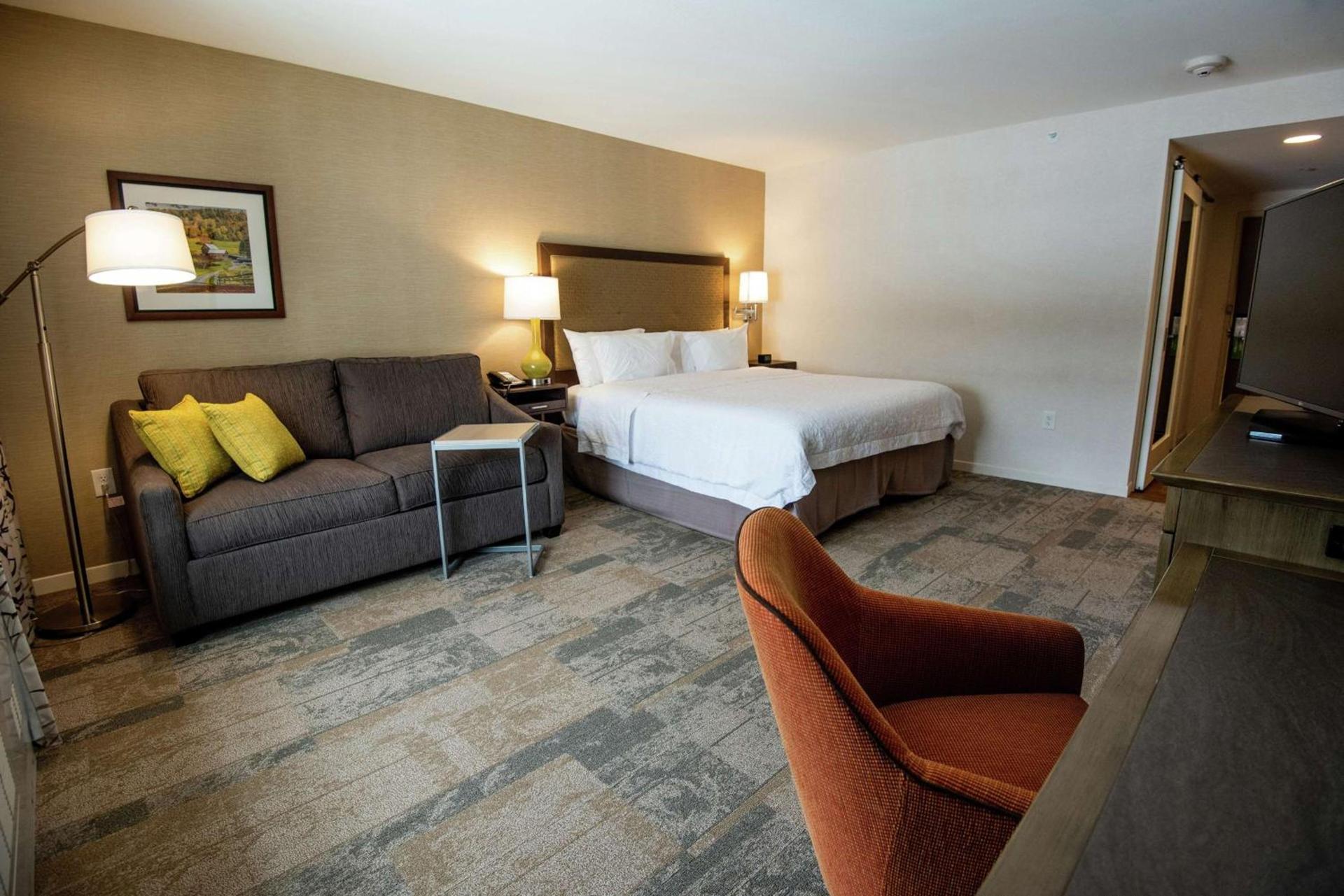Hampton Inn & Suites Manchester, Vt photo 31