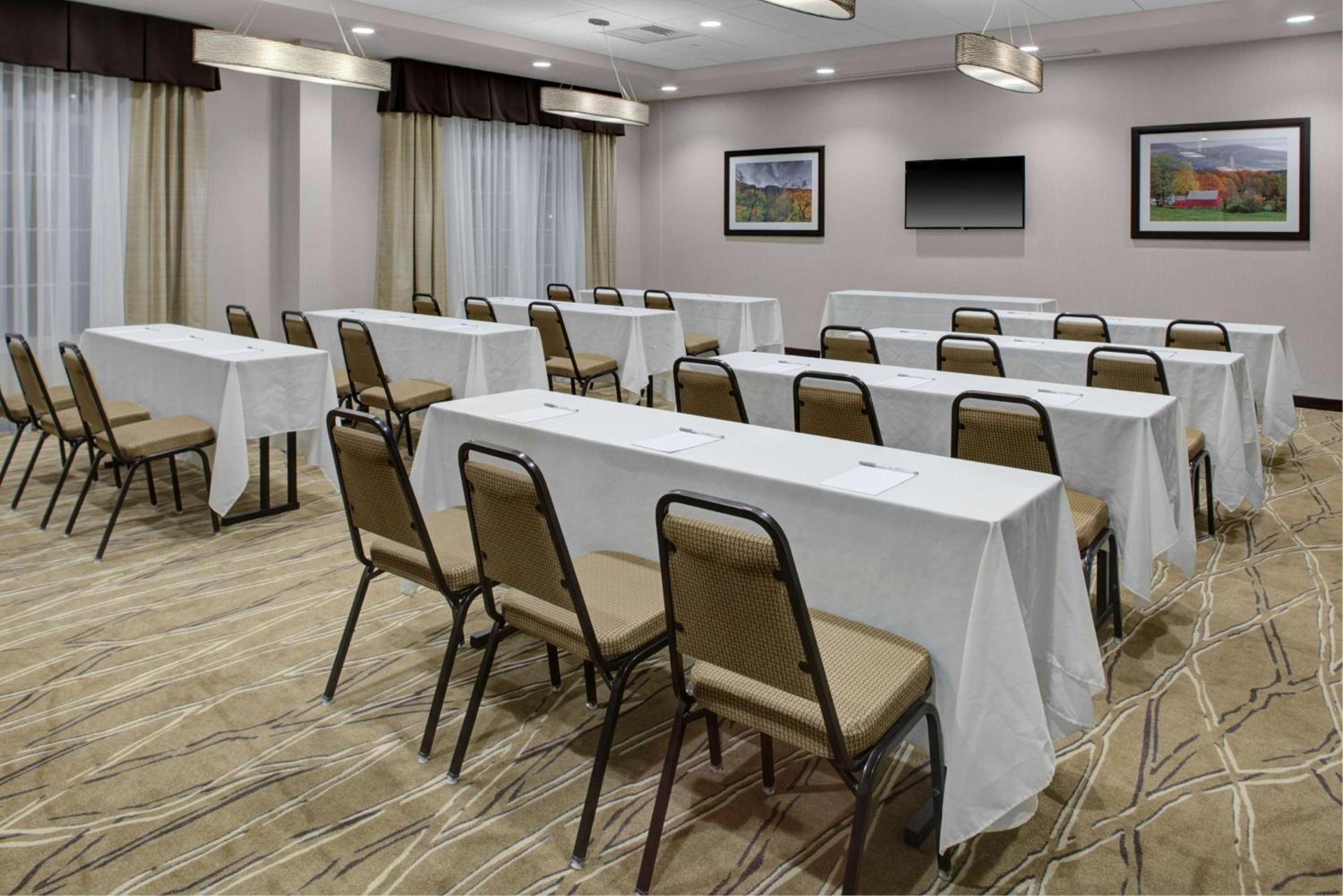 Hampton Inn & Suites Manchester, Vt photo 32