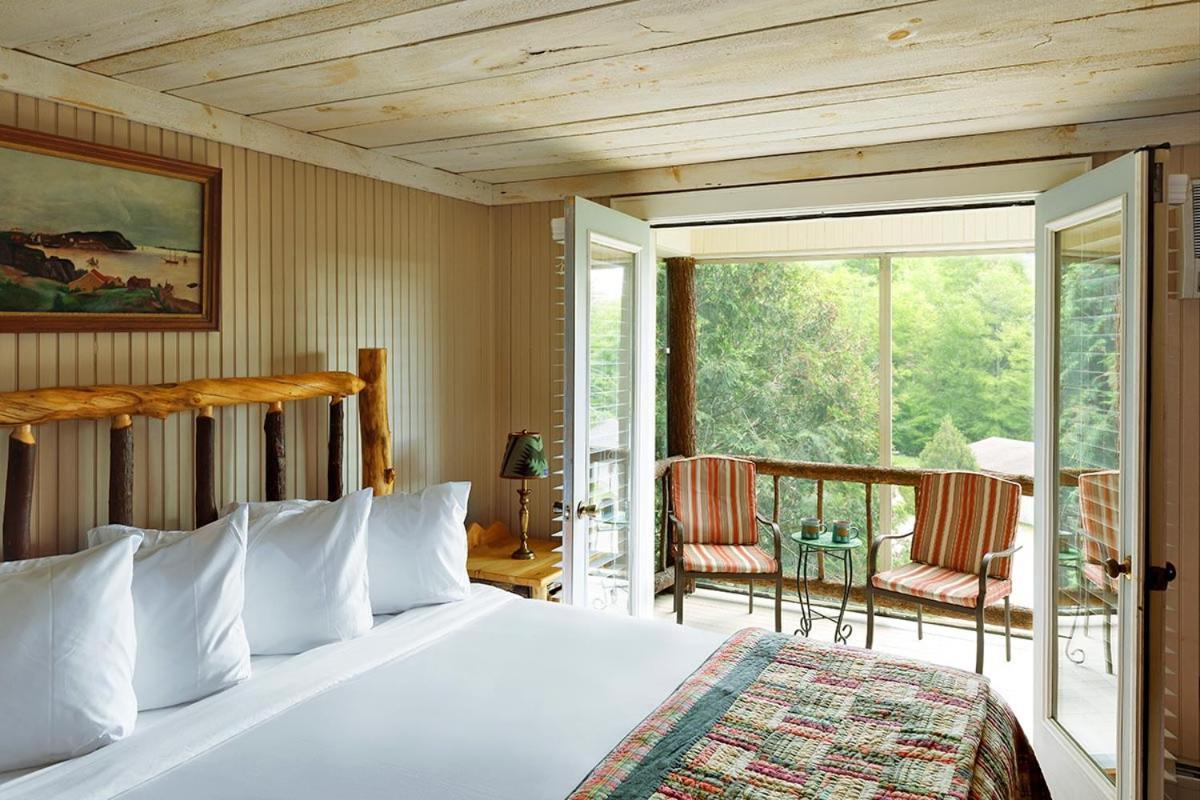 Friends Lake Inn photo 6