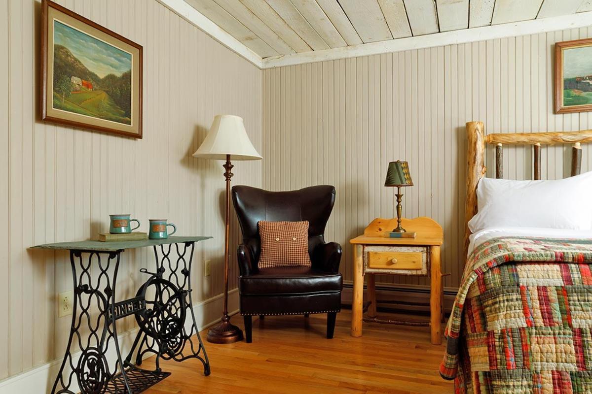 Friends Lake Inn photo 2