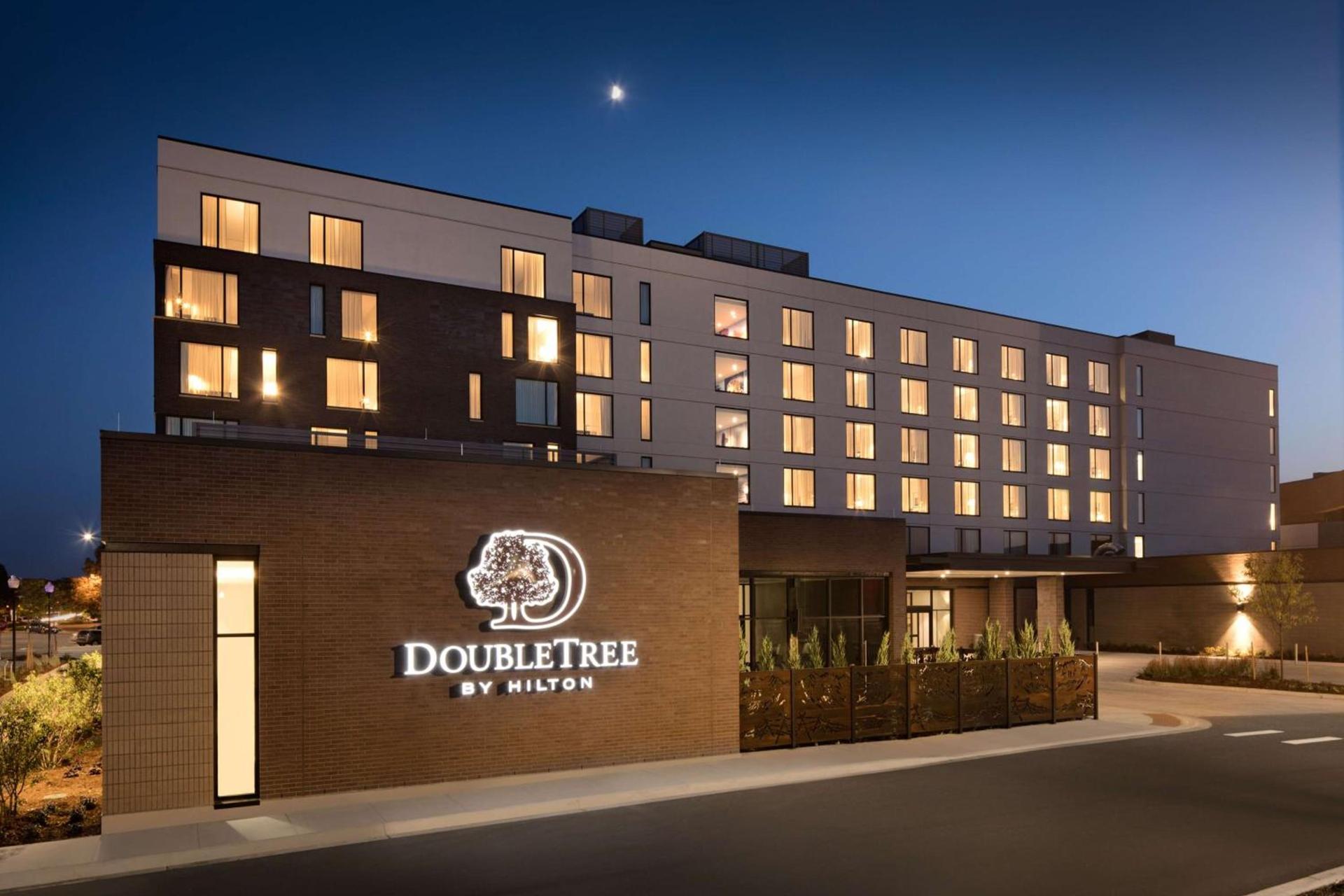 Doubletree By Hilton Greeley At Lincoln Park photo 2
