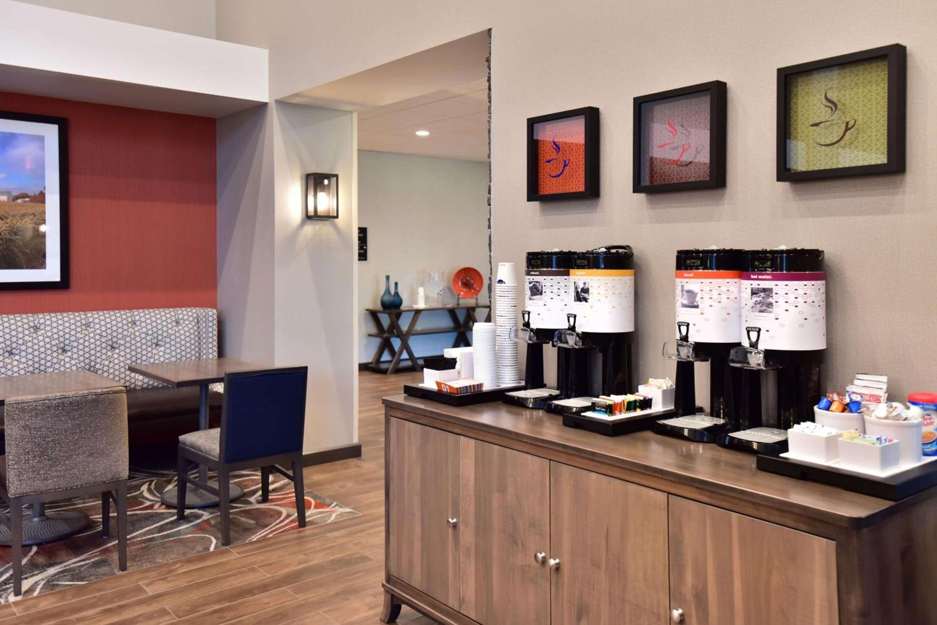 Hampton Inn and Suites at Wisconsin Dells Lake Delton photo 7