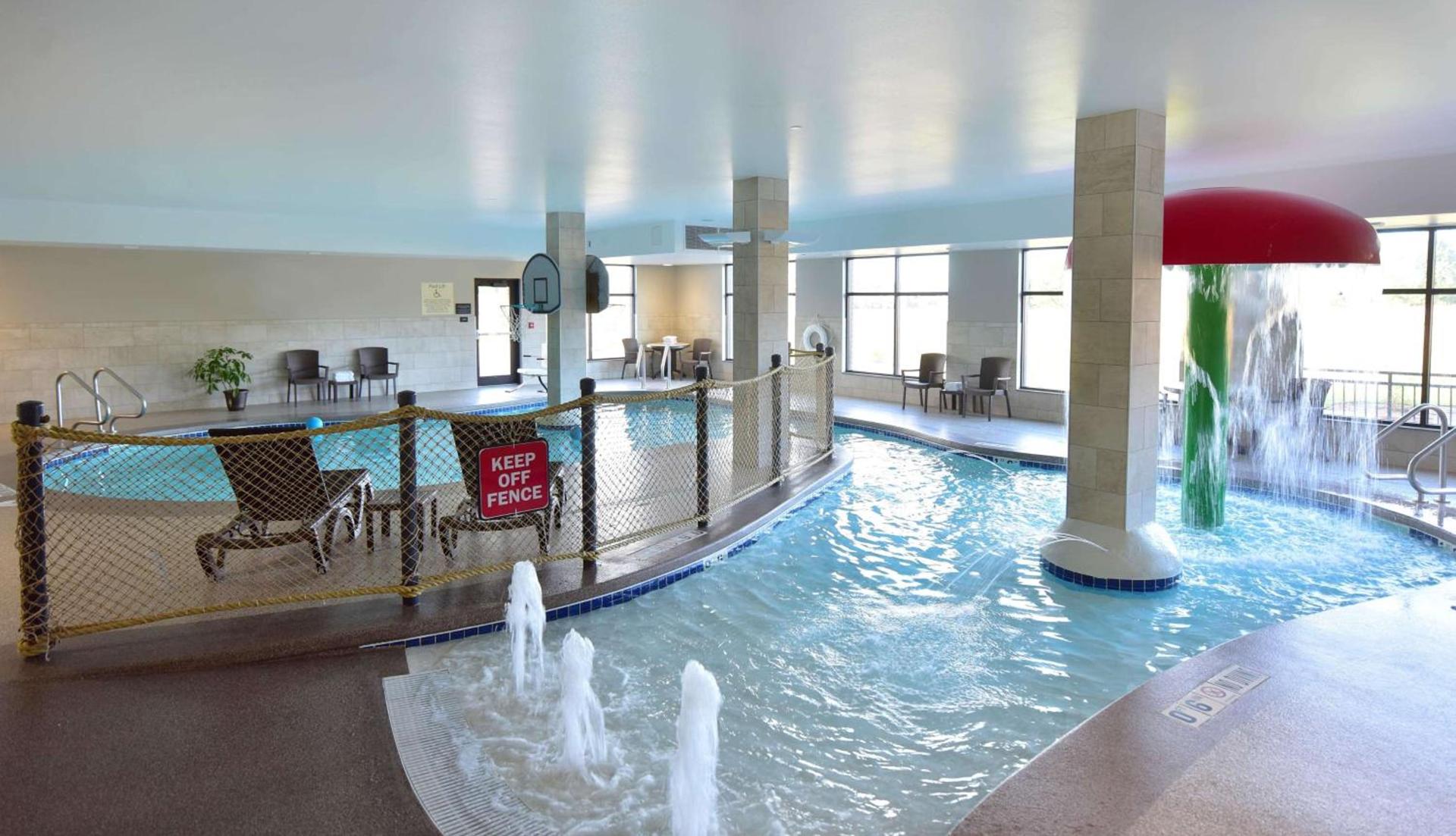 Hampton Inn and Suites at Wisconsin Dells Lake Delton photo 8