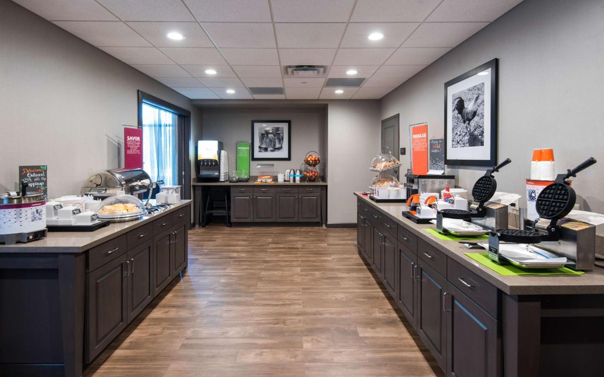 Hampton Inn and Suites at Wisconsin Dells Lake Delton photo 9