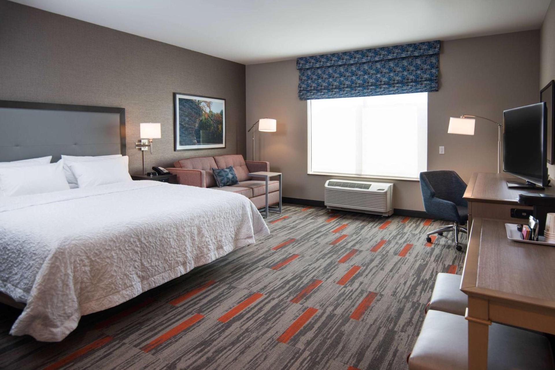 Hampton Inn and Suites at Wisconsin Dells Lake Delton photo 13