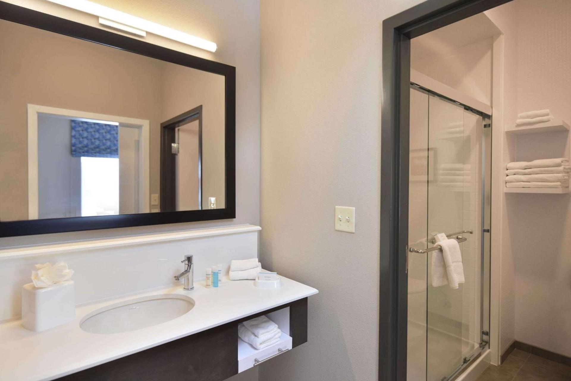 Hampton Inn and Suites at Wisconsin Dells Lake Delton photo 22