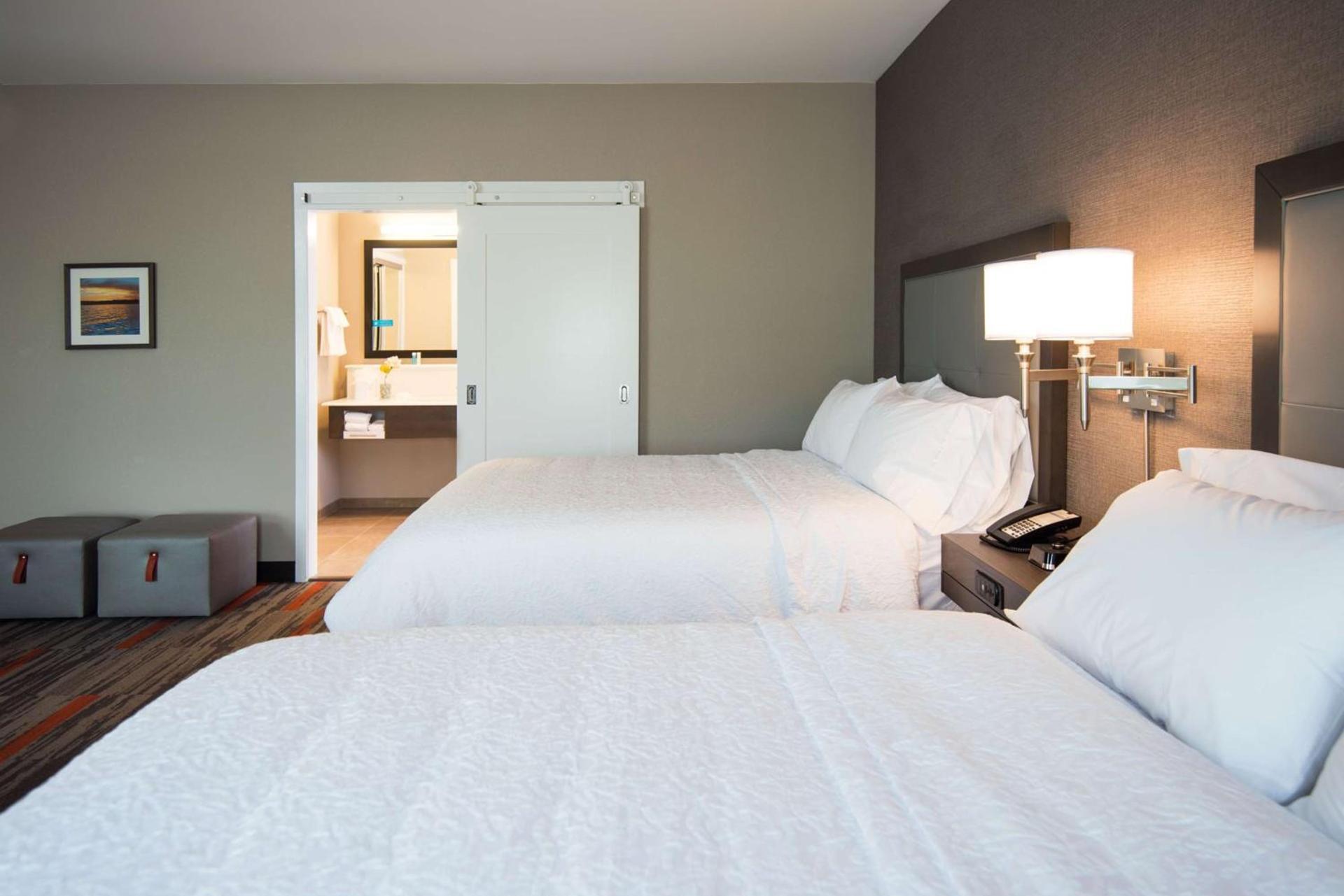 Hampton Inn and Suites at Wisconsin Dells Lake Delton photo 32