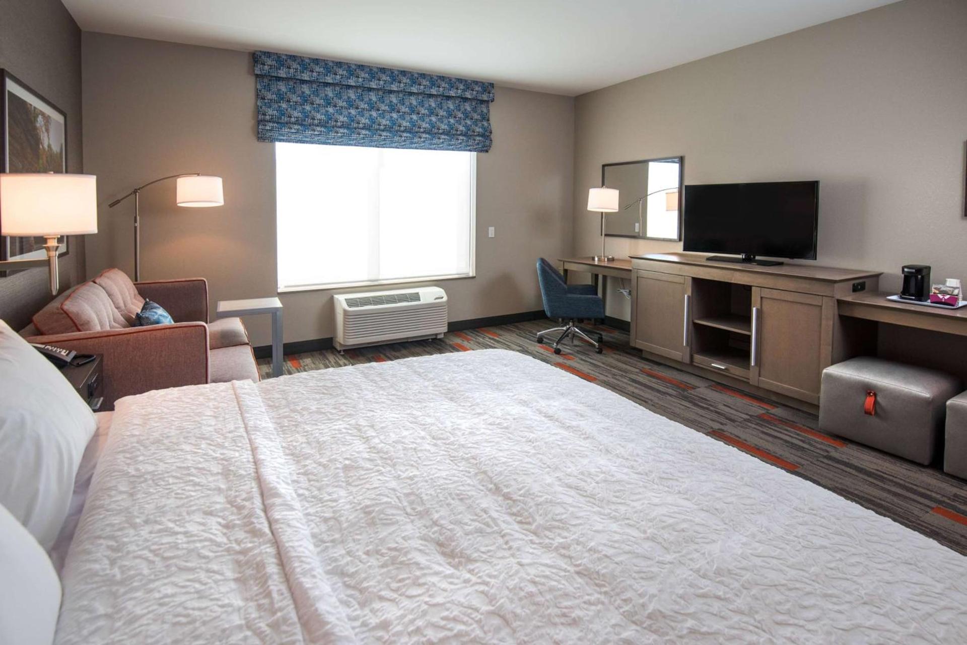 Hampton Inn and Suites at Wisconsin Dells Lake Delton photo 43