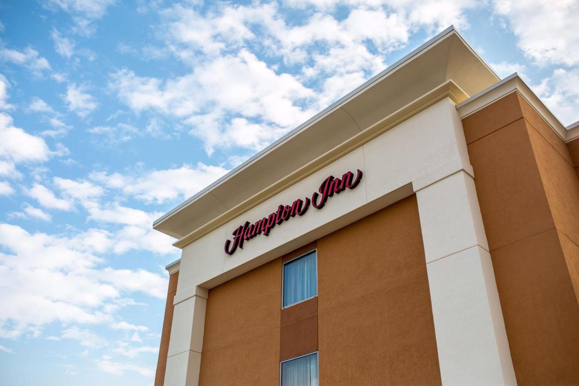 Hampton Inn-Pontiac photo 2
