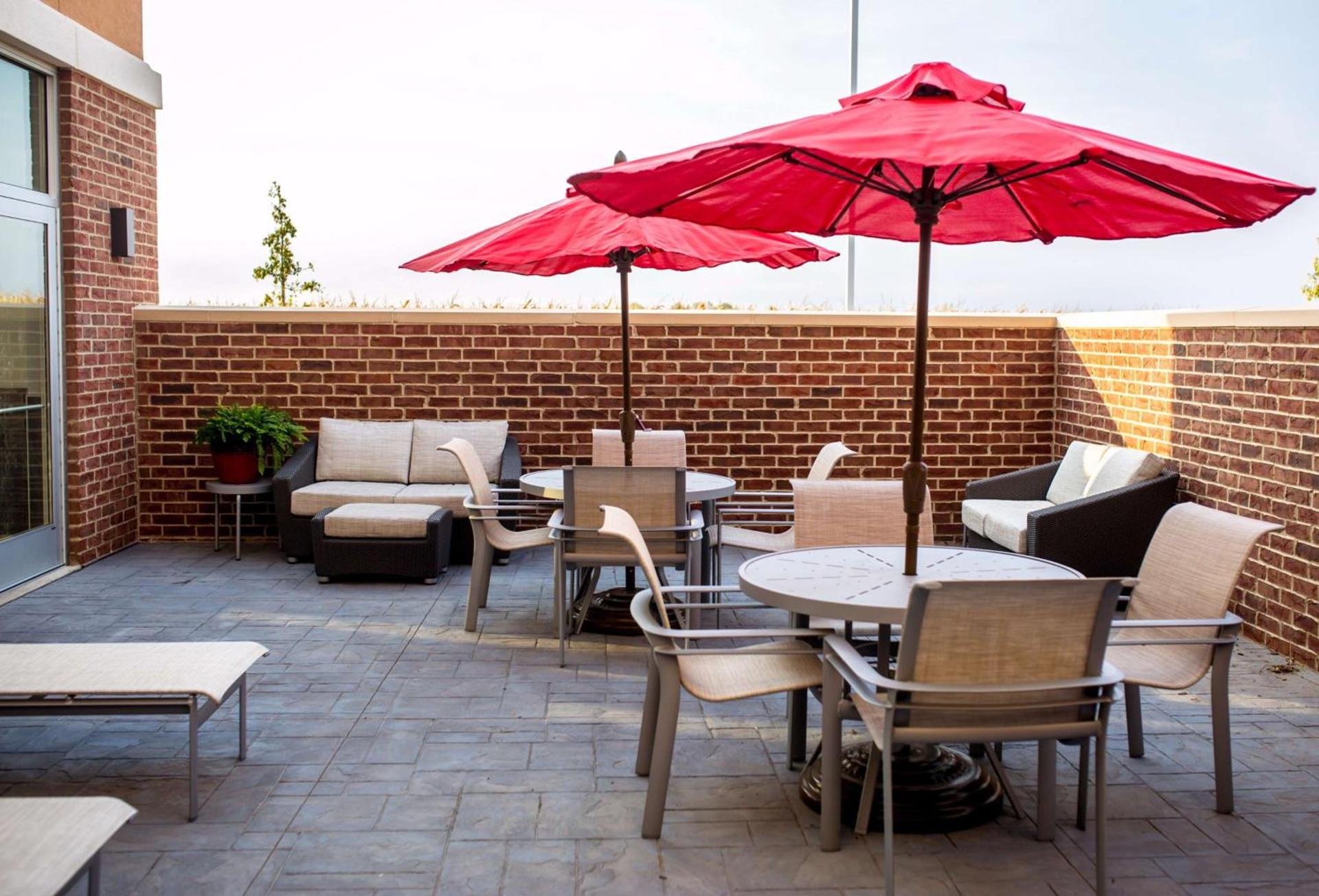 Hampton Inn-Pontiac photo 3