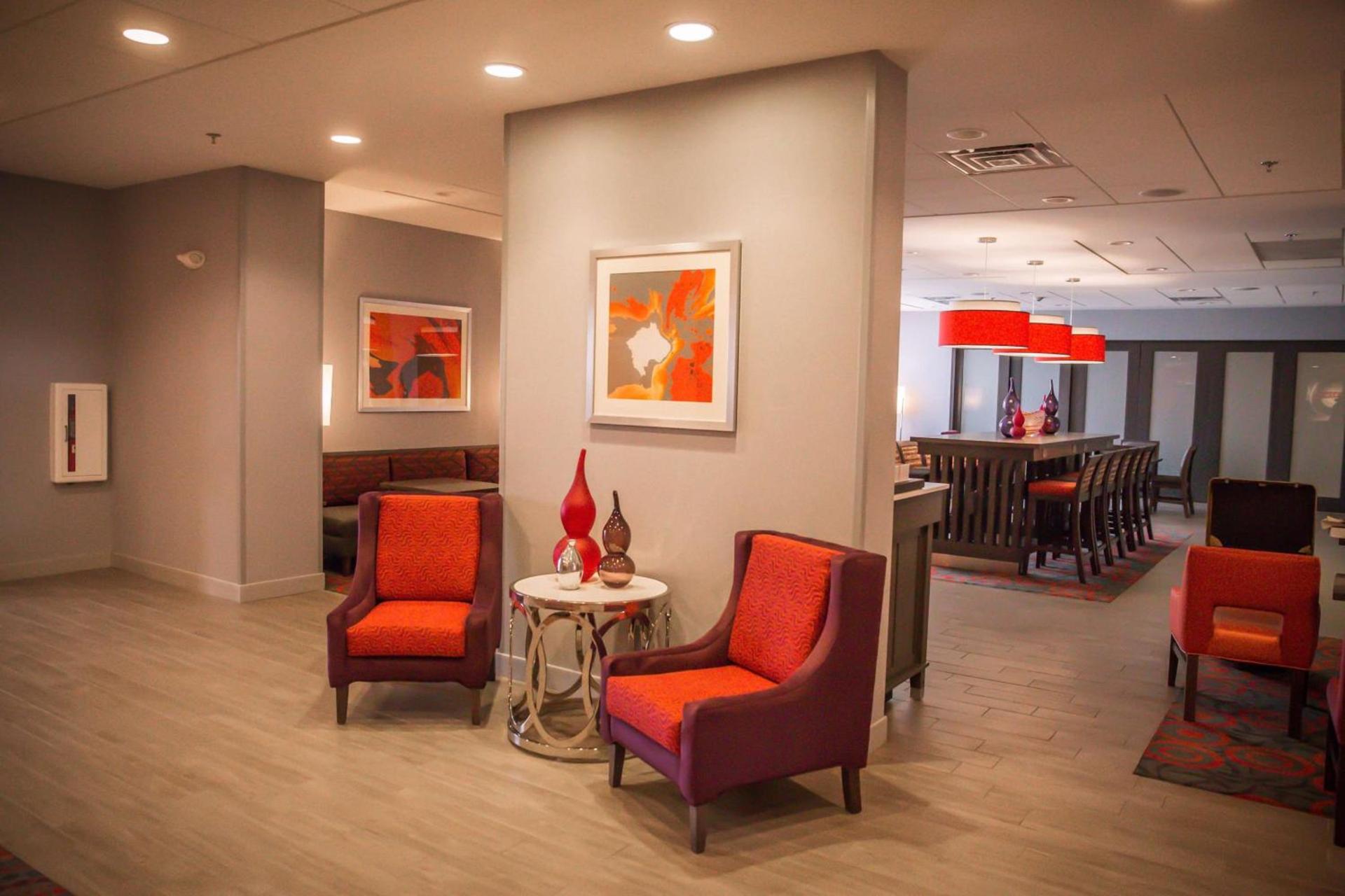 Hampton Inn-Pontiac photo 6