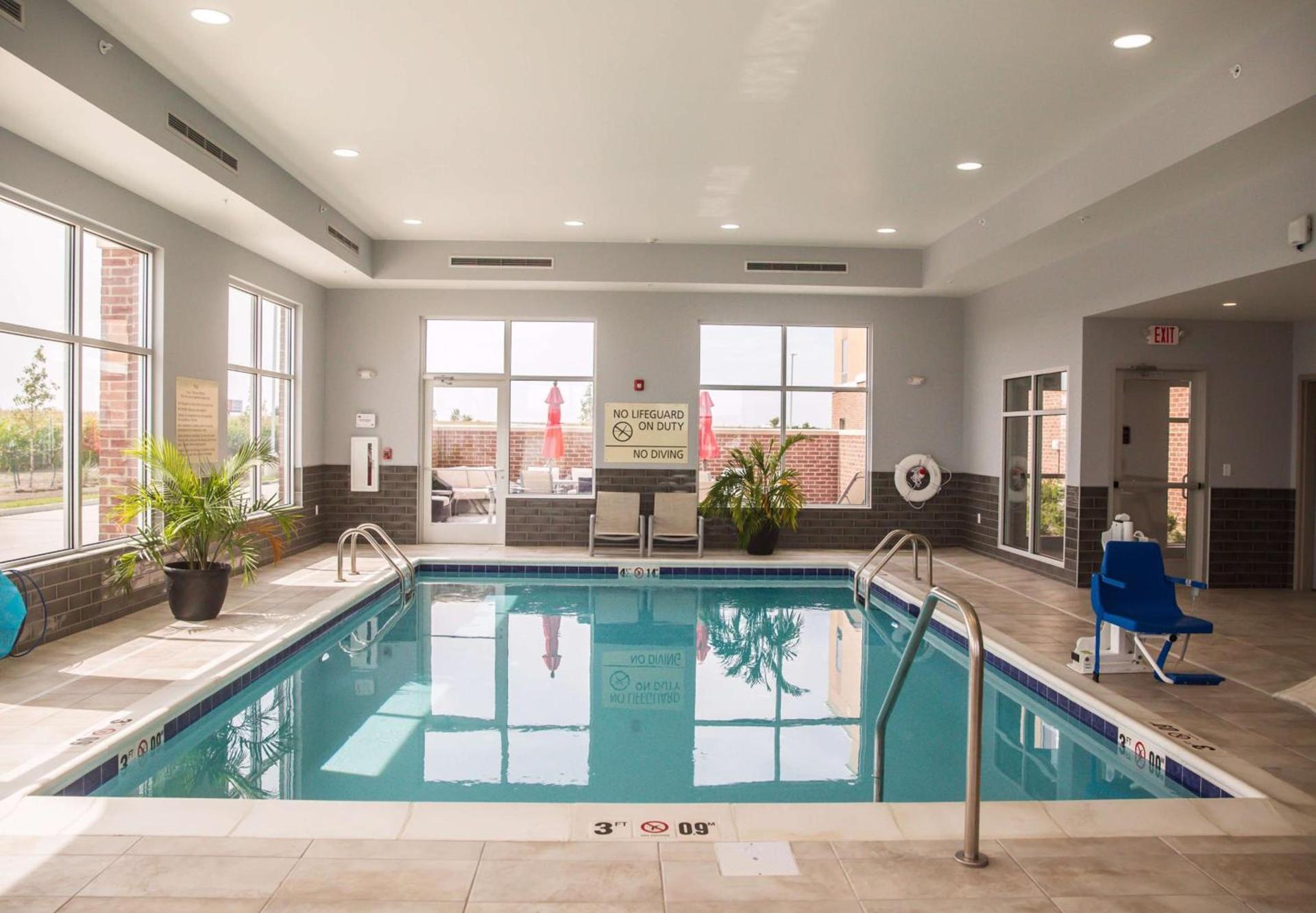 Hampton Inn-Pontiac photo 8