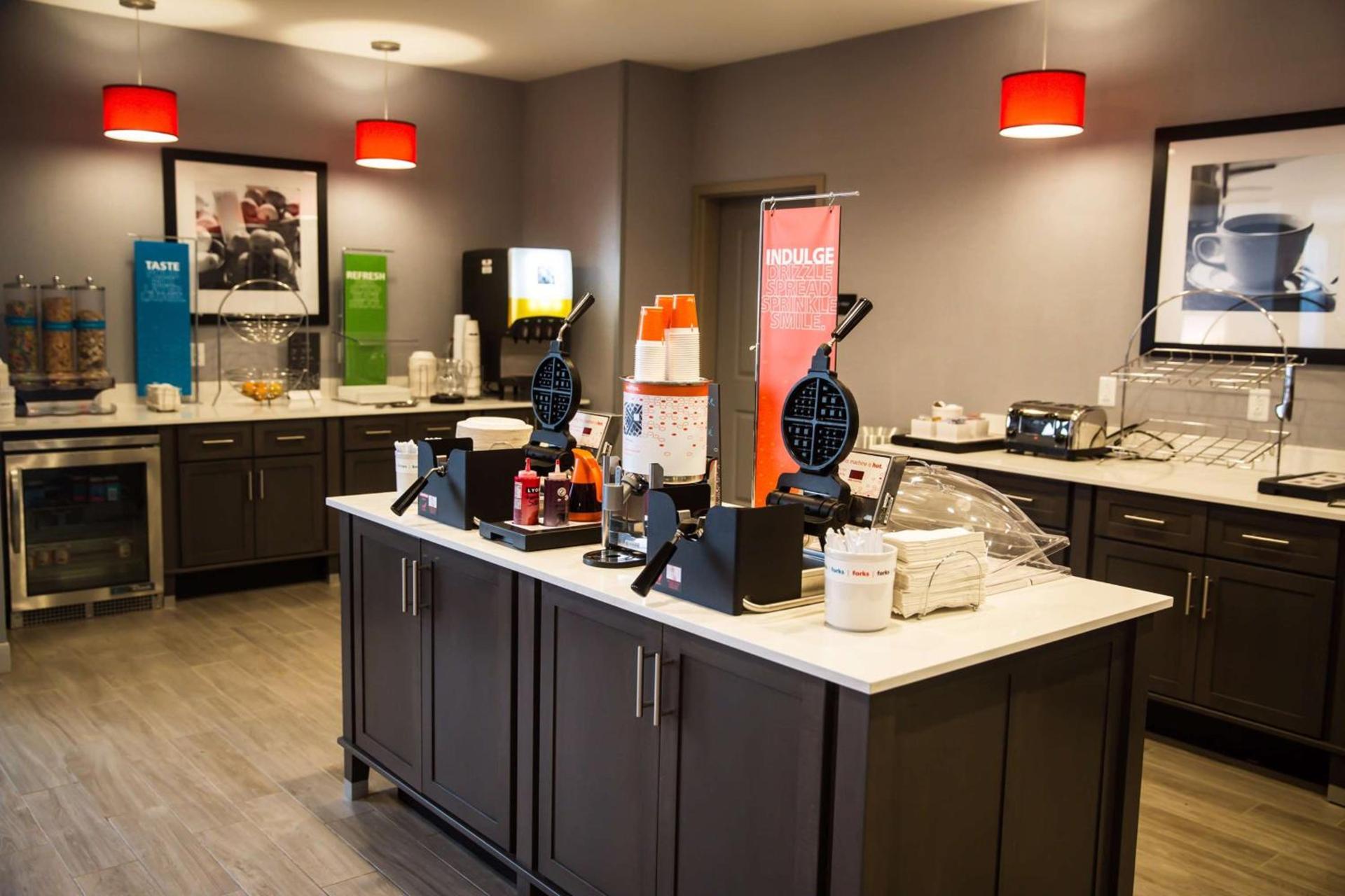 Hampton Inn-Pontiac photo 9