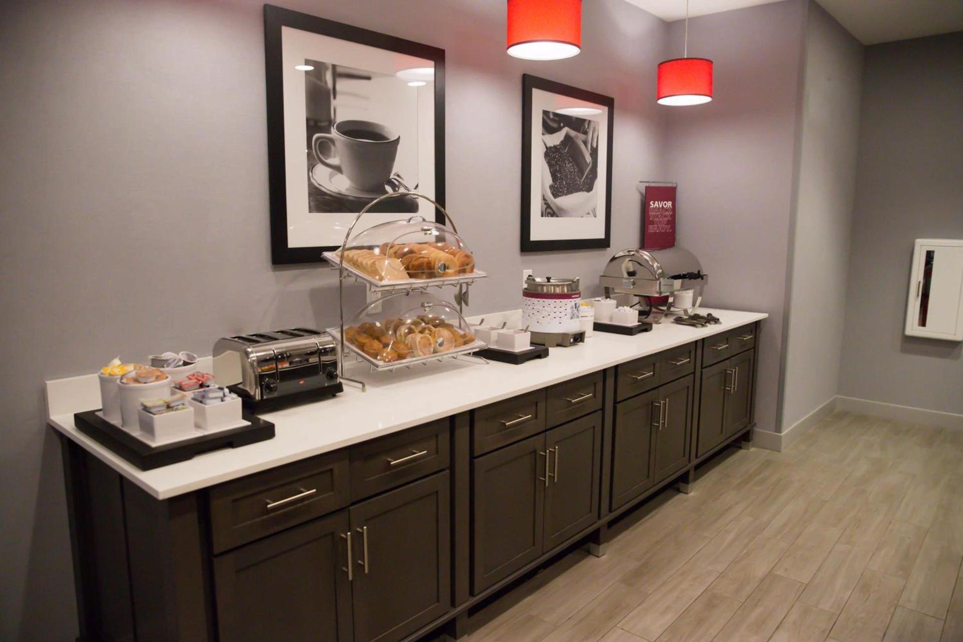 Hampton Inn-Pontiac photo 12