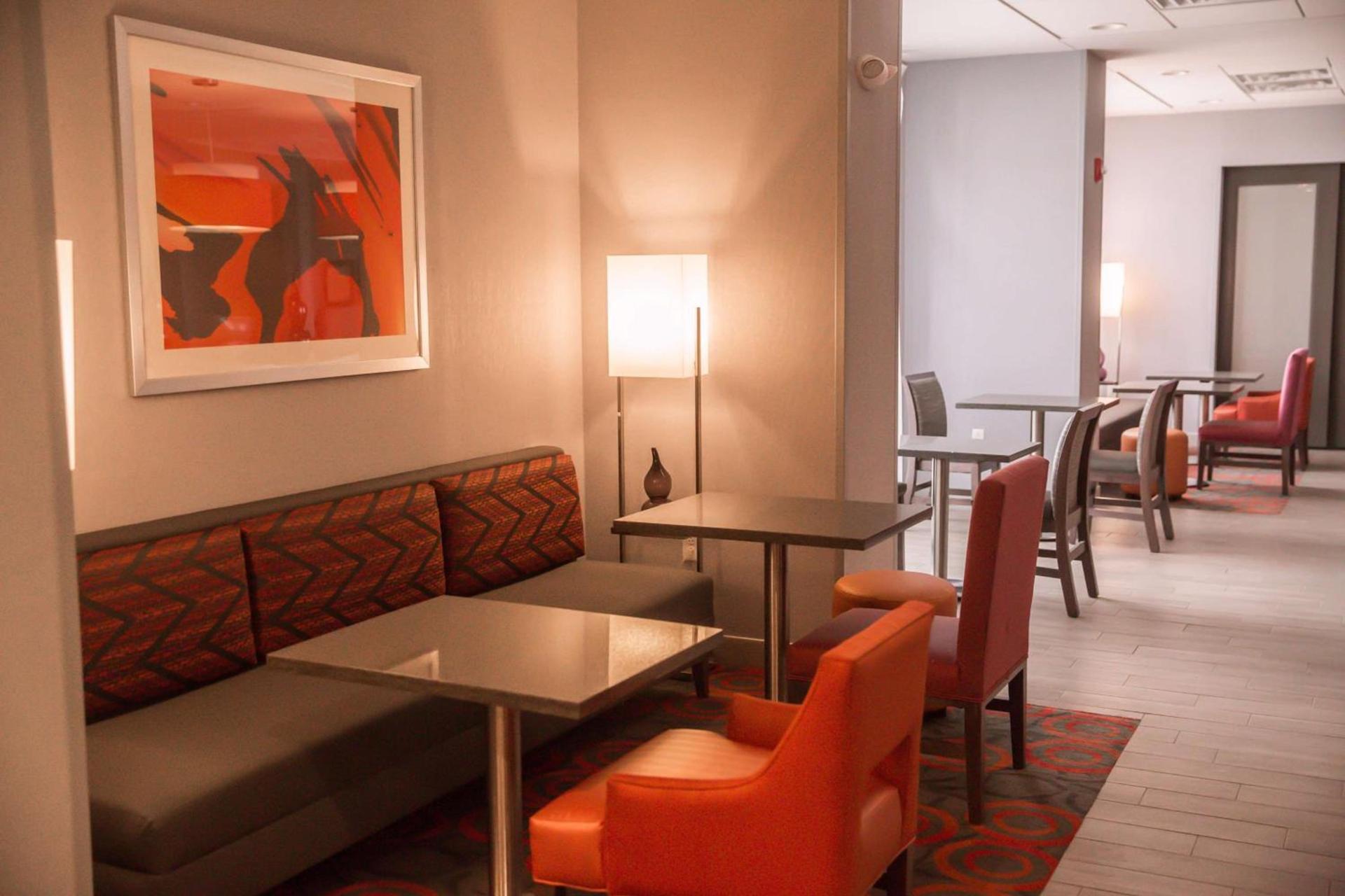 Hampton Inn-Pontiac photo 11