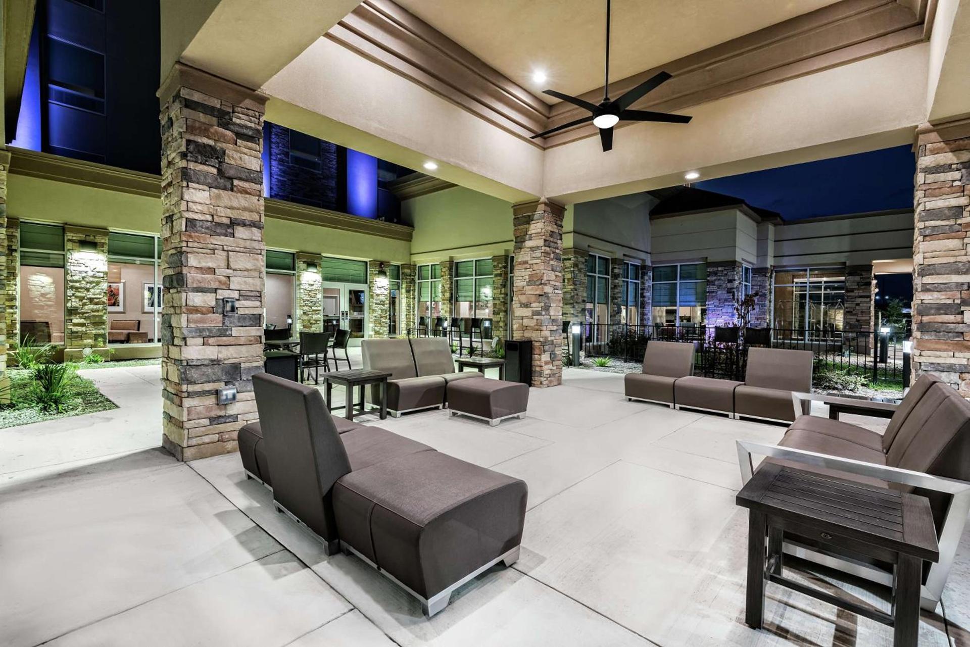 Hilton Garden Inn San Marcos photo 2