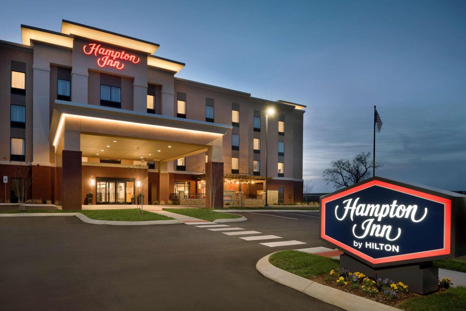 Hampton Inn by Hilton Spring Hill, TN photo 2