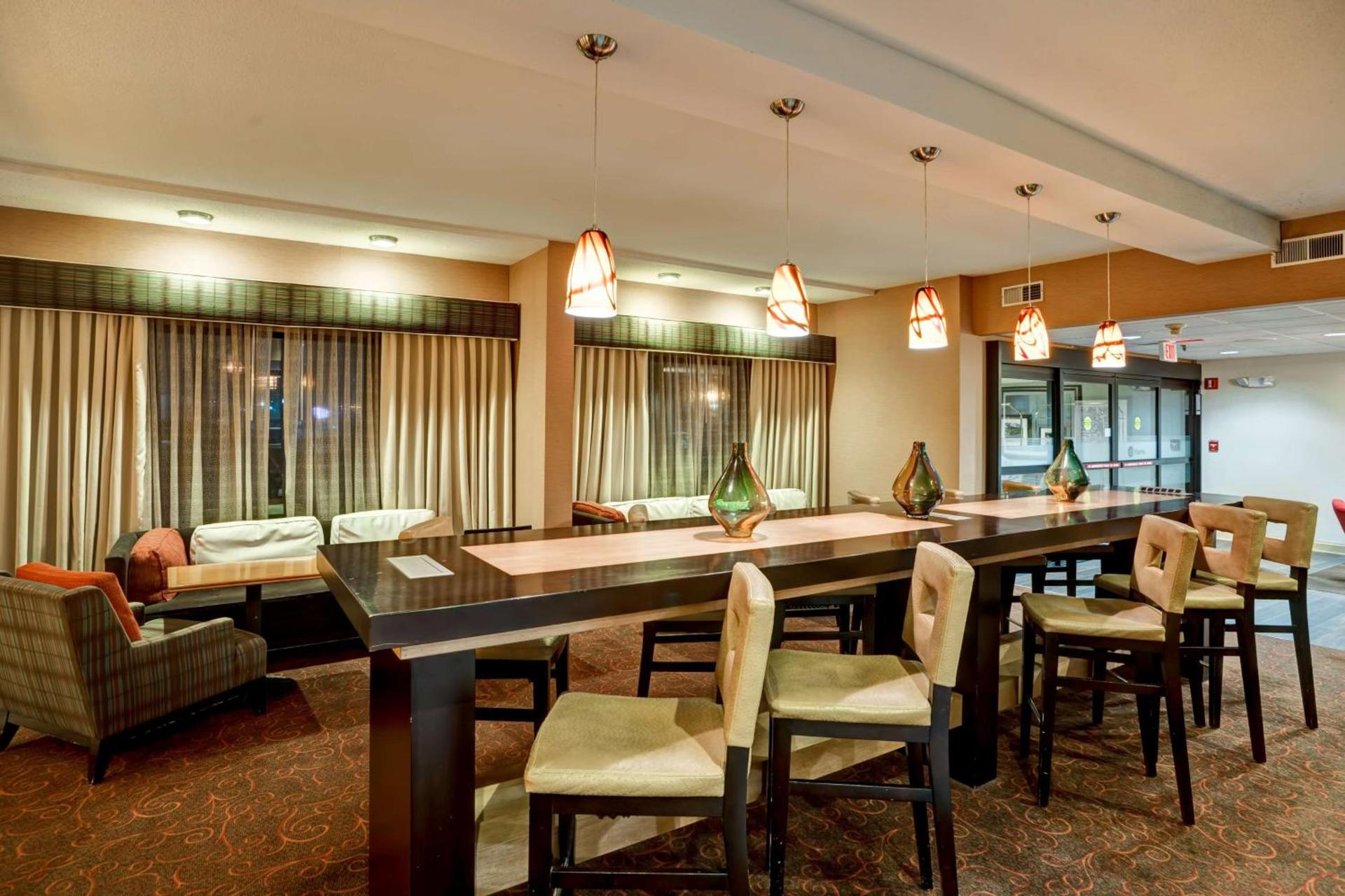 Hampton Inn Fairmont photo 3