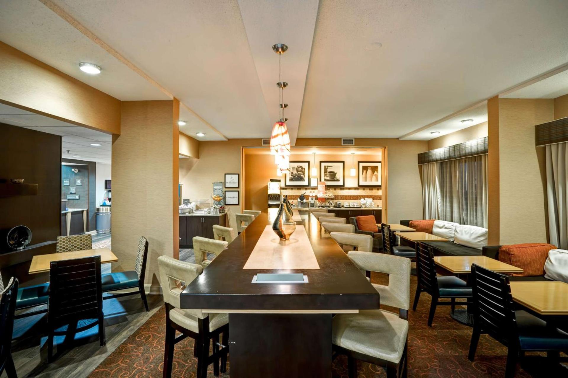 Hampton Inn Fairmont photo 4