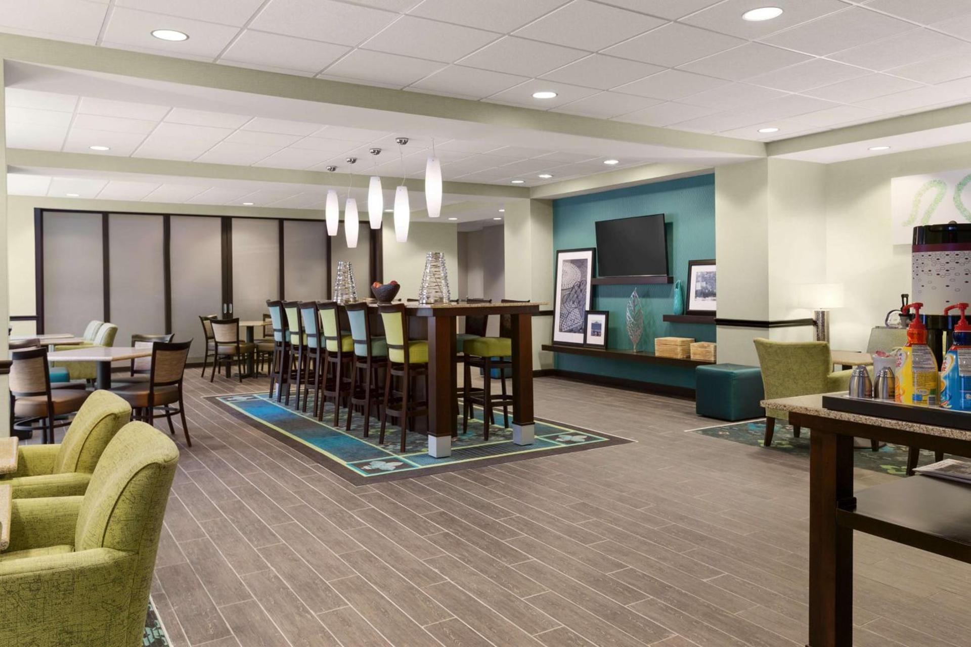 Hampton Inn Fairmont photo 5