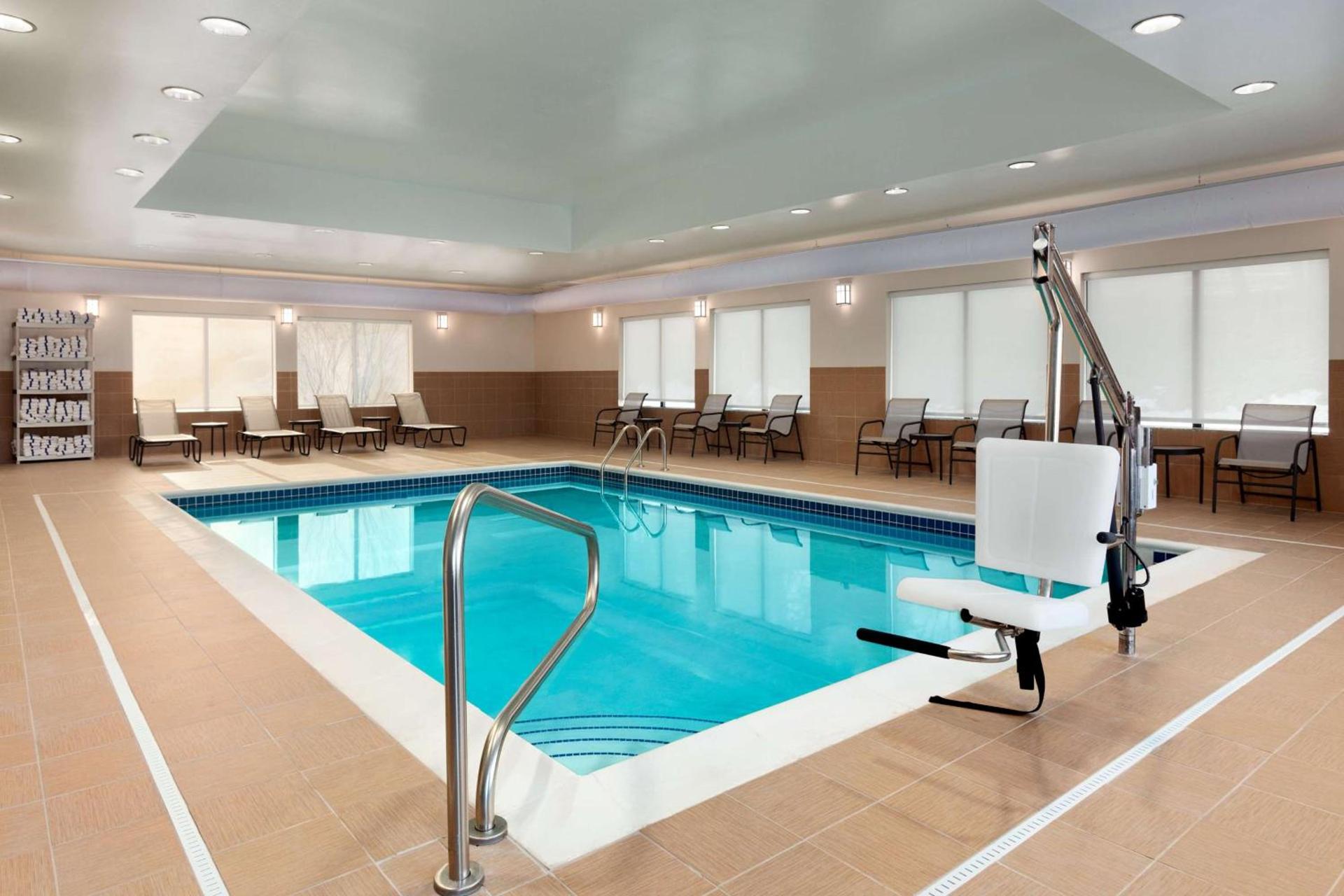 Hampton Inn Fairmont photo 6
