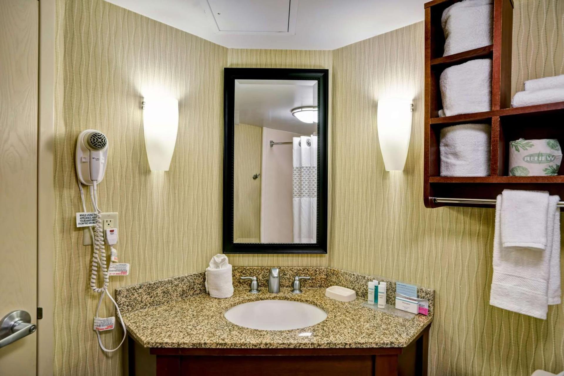 Hampton Inn Fairmont photo 11