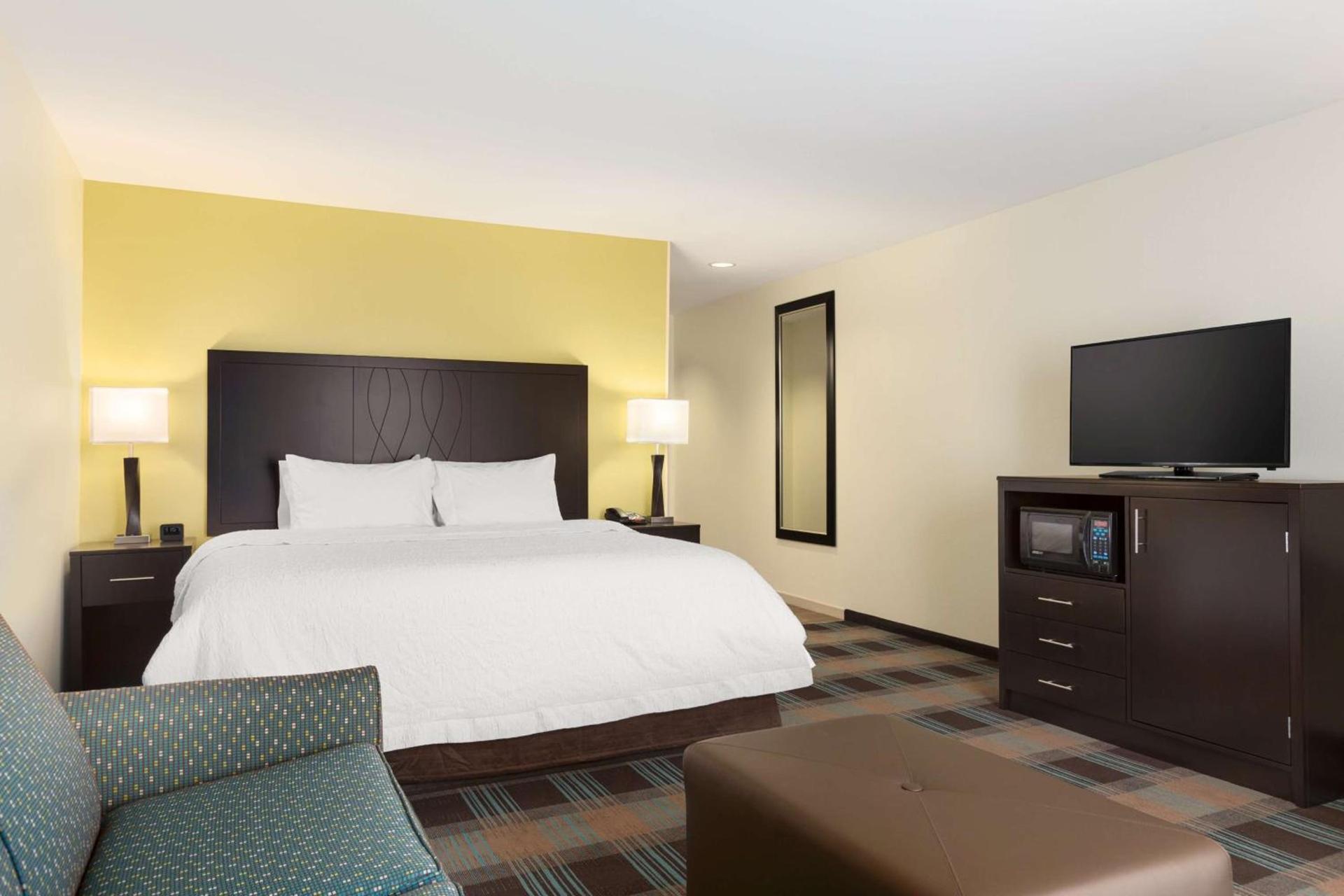 Hampton Inn Fairmont photo 12